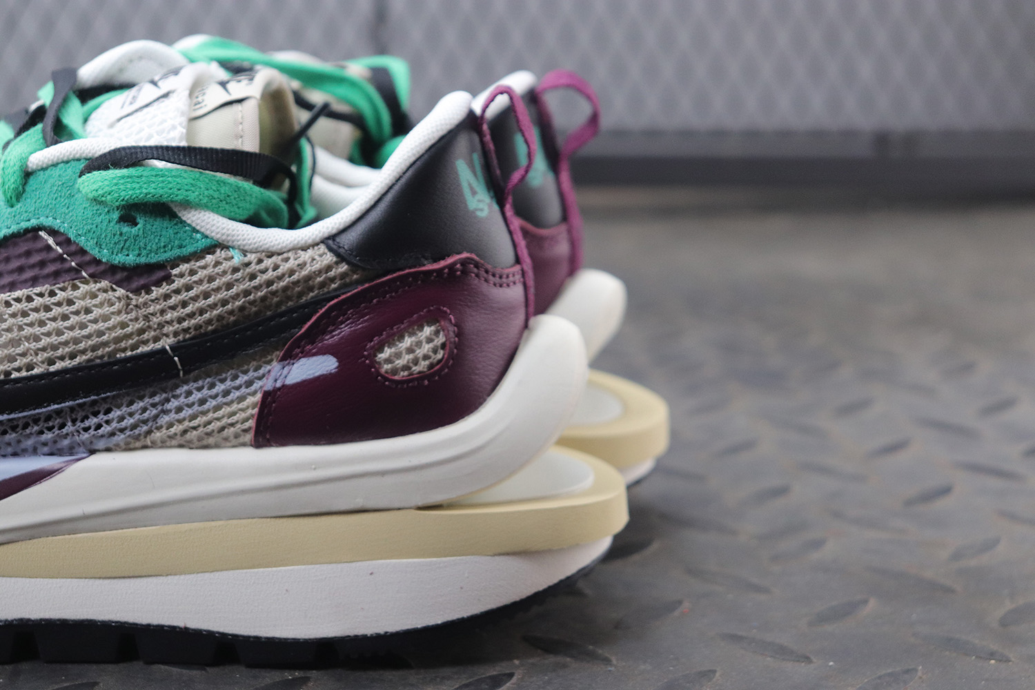 Nike Vaporwaffle sacai Villain Red Neptune Green