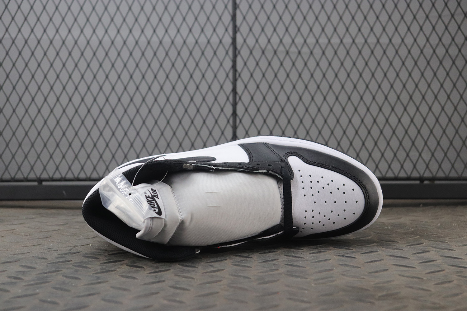 Jordan 1 Retro Black White