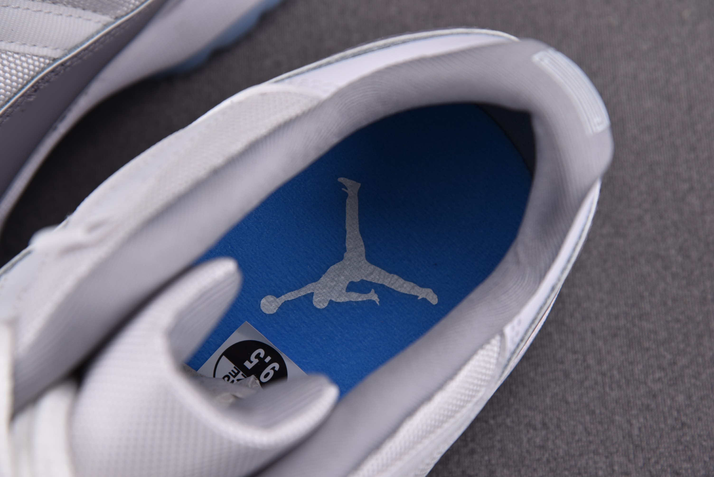 Jordan 11 Retro Low Cement Grey