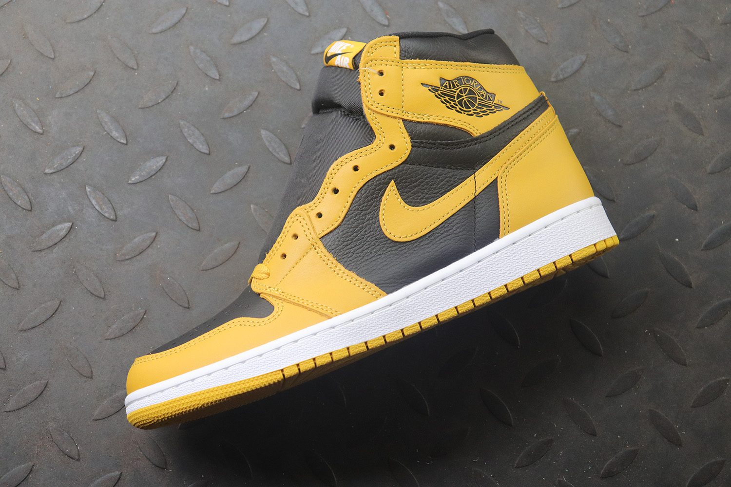 Jordan 1 Retro High OG Pollen