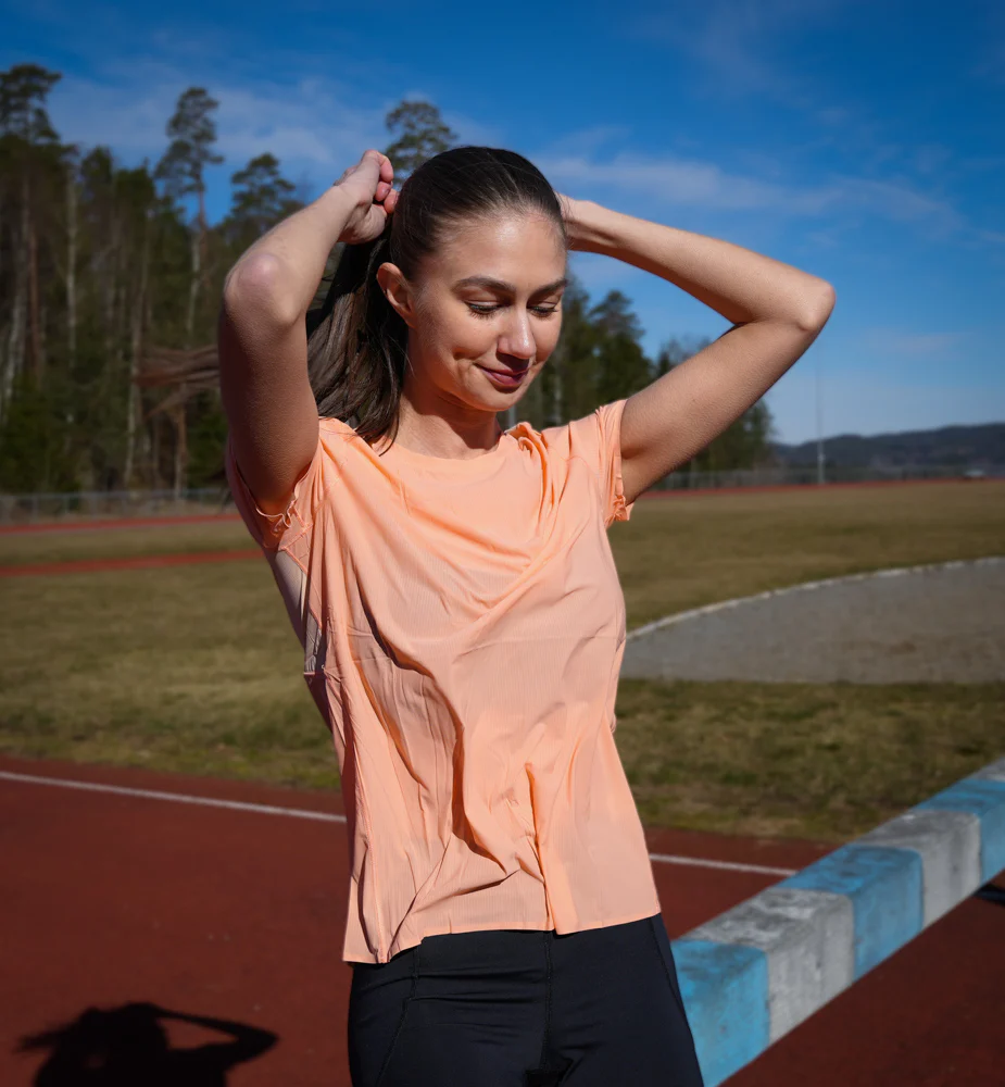 Hoka W AIROLITE RUN SHORT SLEEVE Papaya