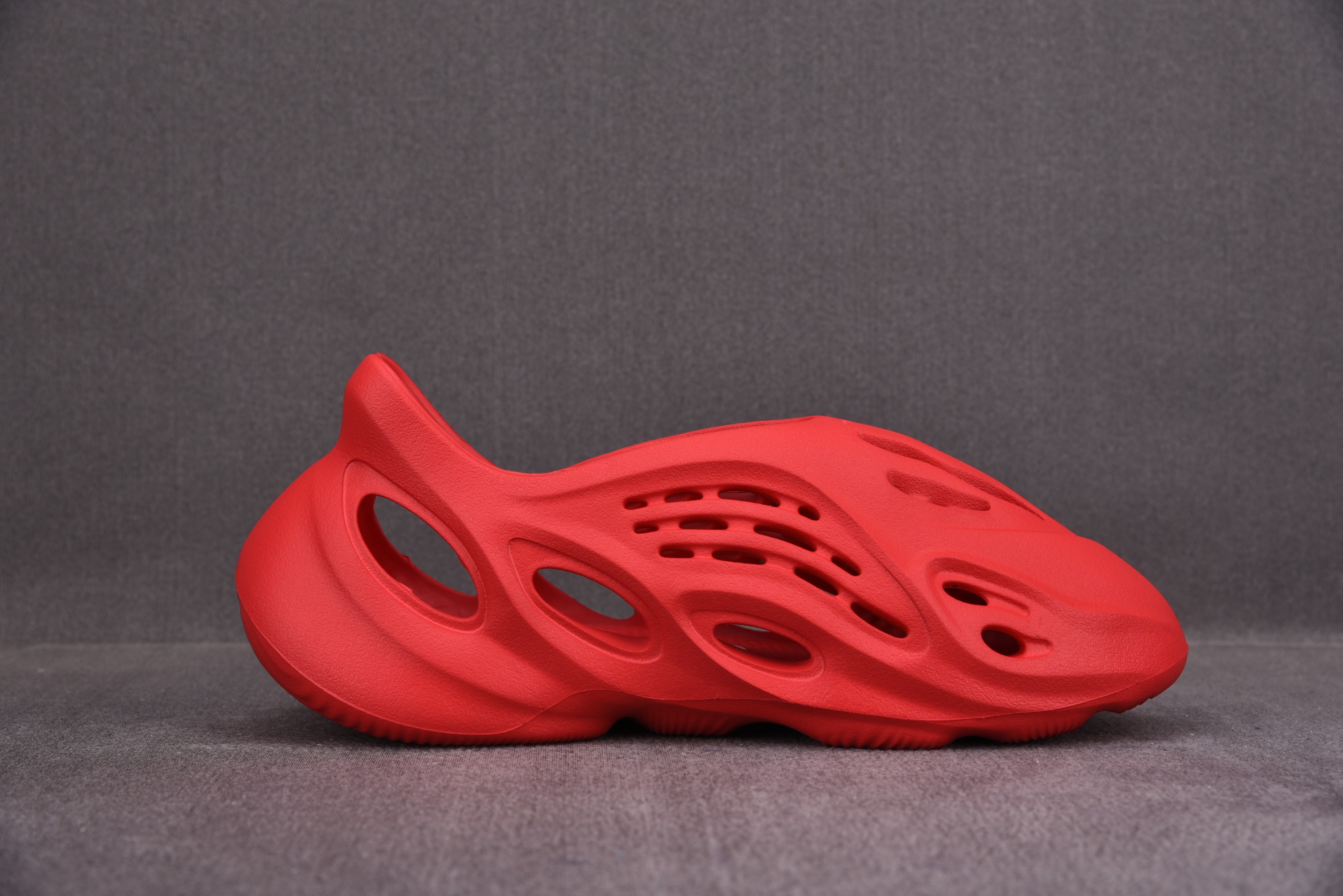 adidas Yeezy Foam RNNR Vermillion (One Size Smaller!!)