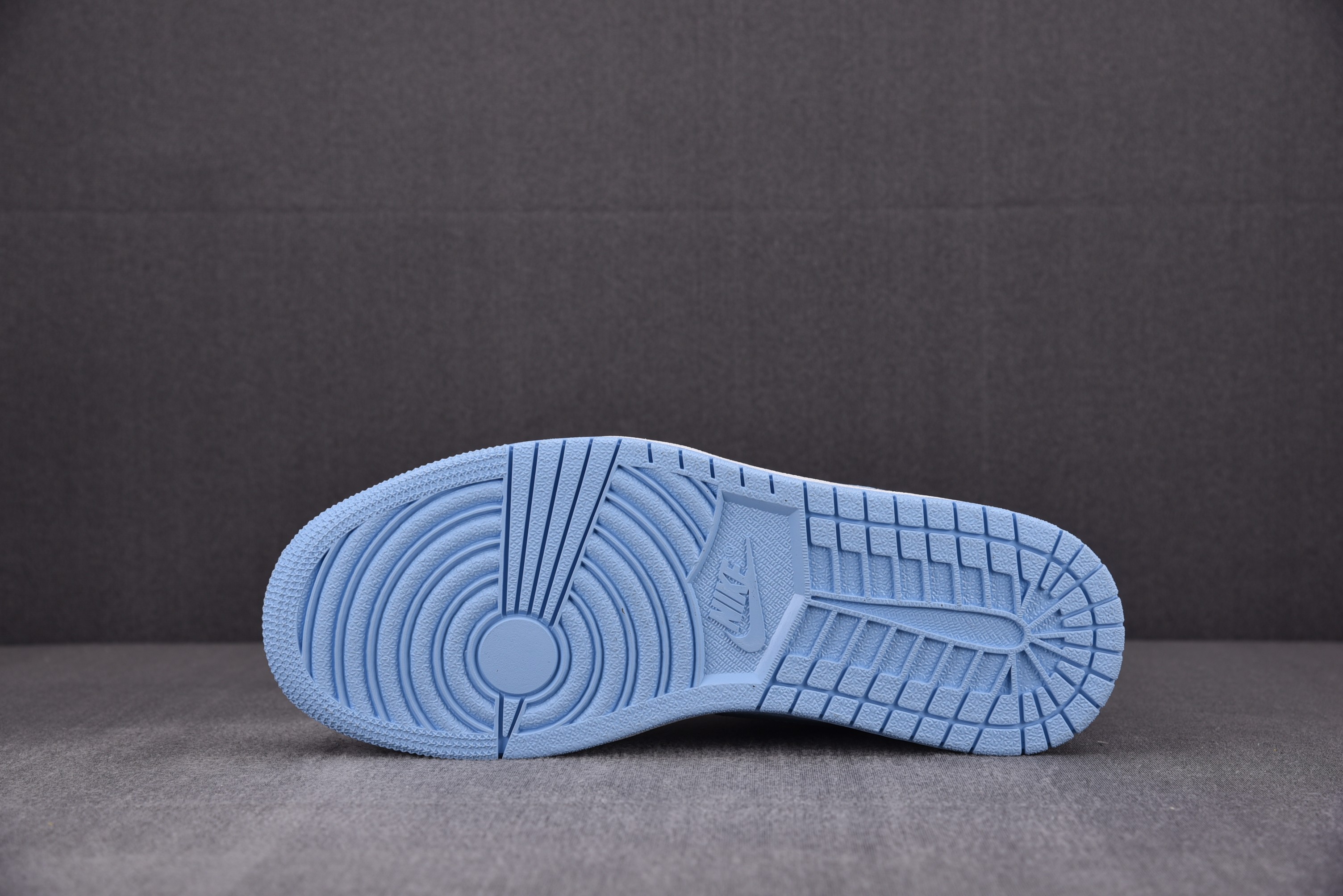 Jordan 1 Low Aluminum (Women Size!!)