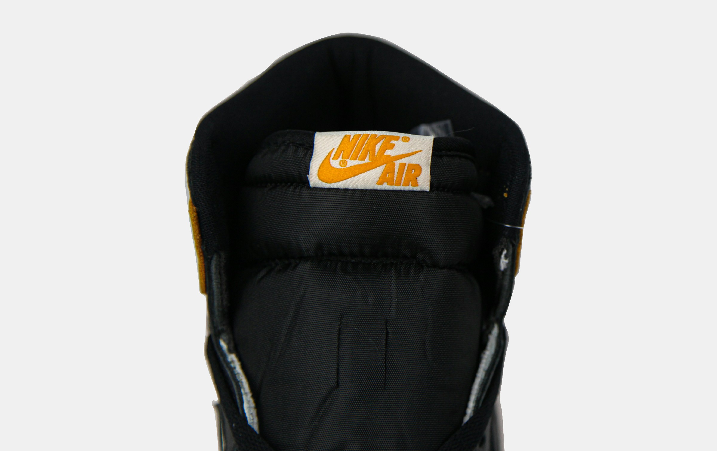 Air Jordan 1 Retro High OG Yellow Toe