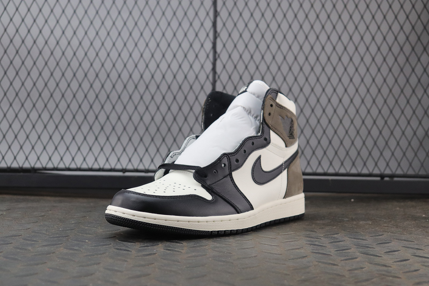 Jordan 1 Retro High Dark Mocha