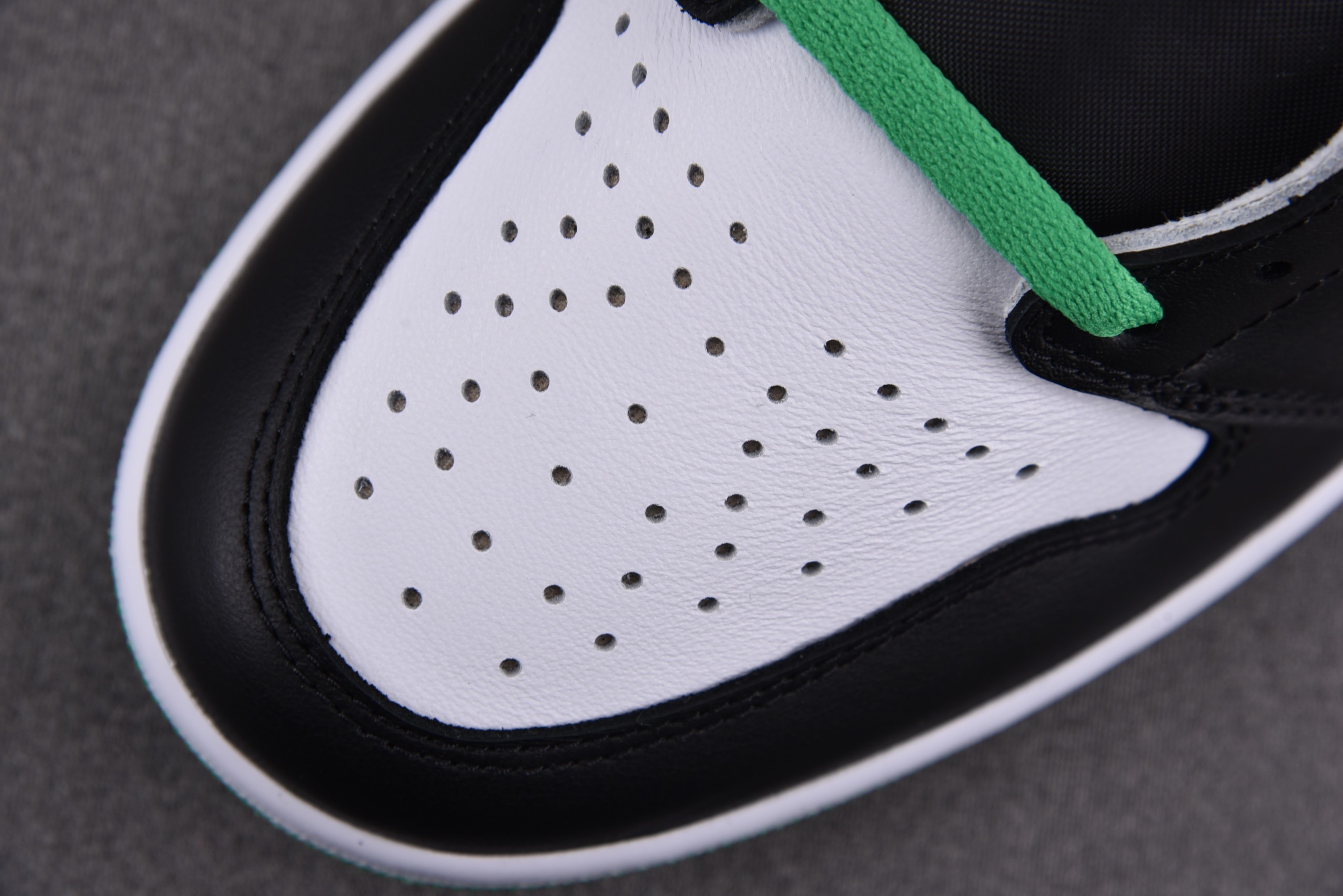 Jordan 1 Retro High OG Lucky Green