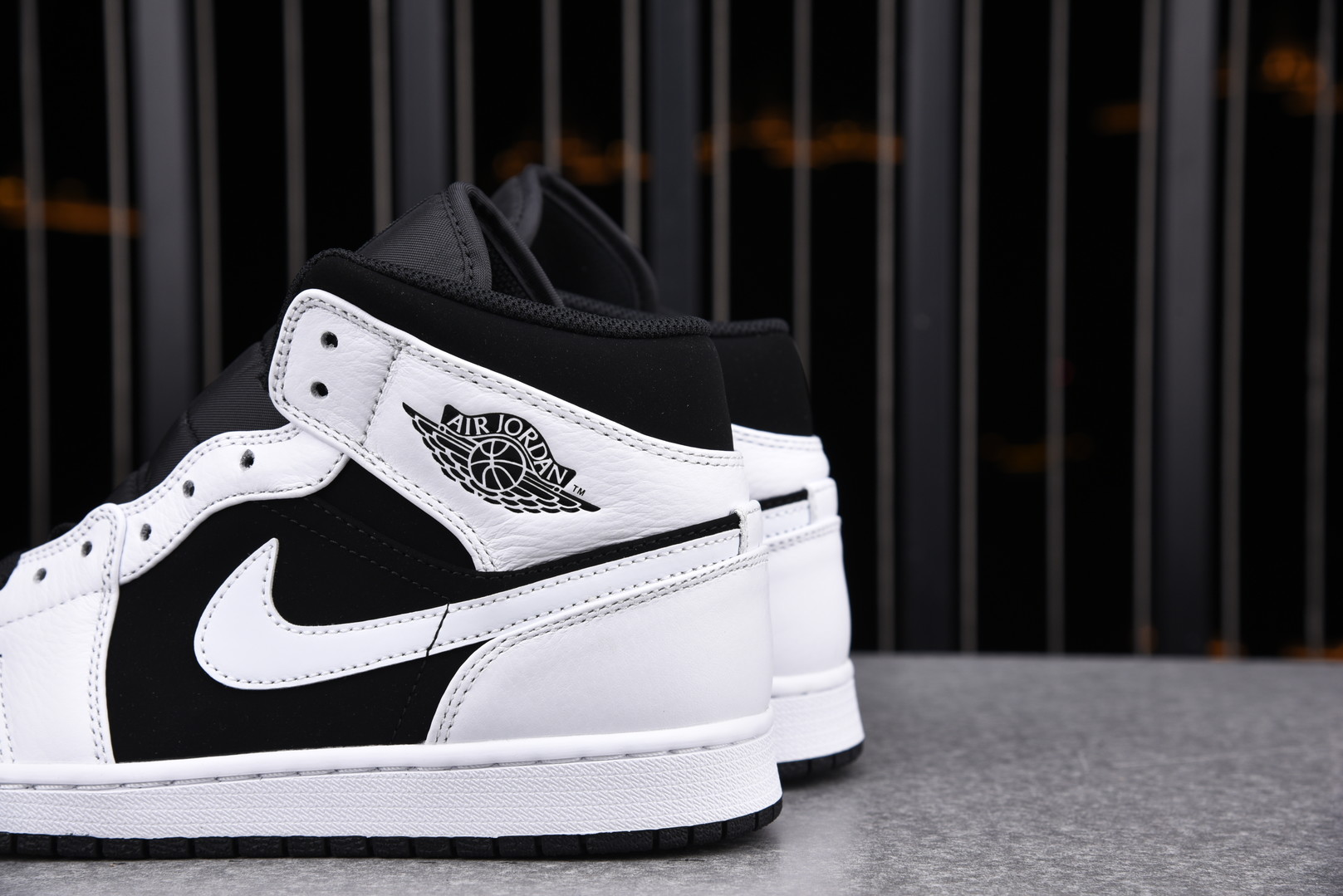 Jordan 1 Mid White Black