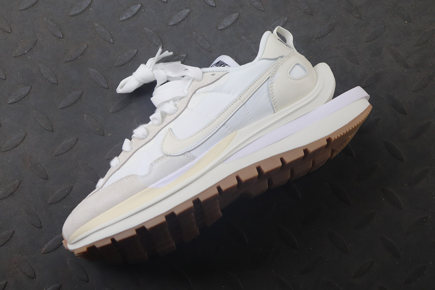 Nike Vaporwaffle Sacai Sail Gum