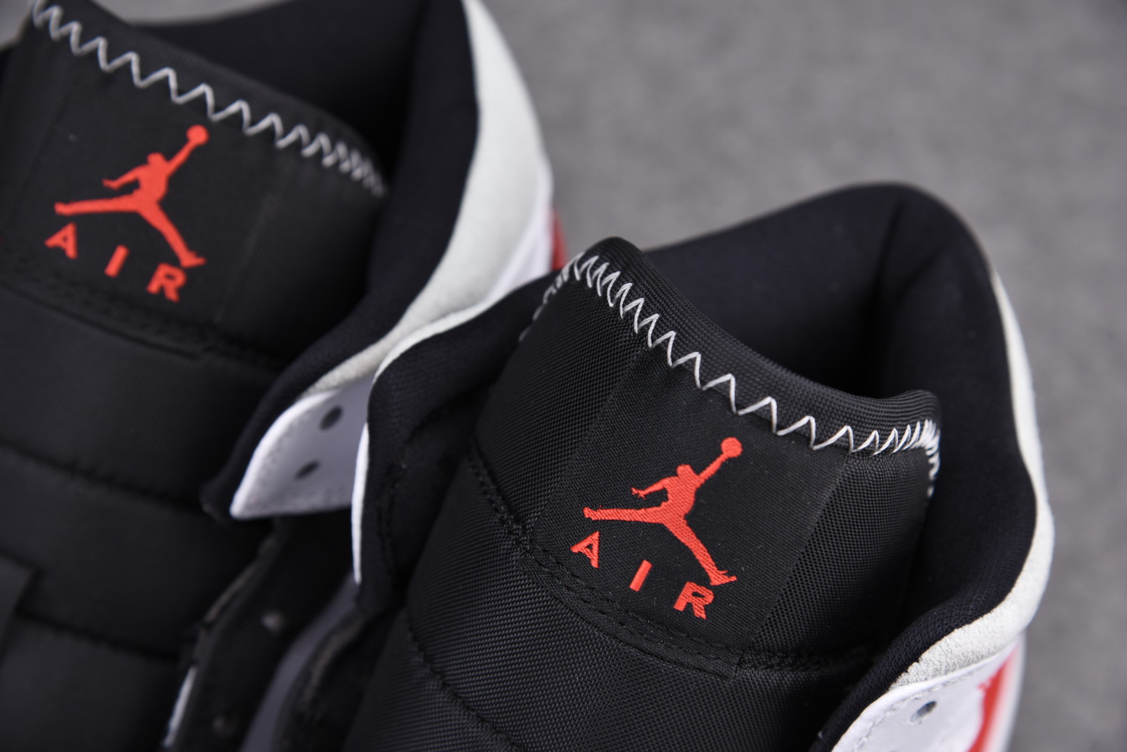 Jordan 1 Mid SE Union Black Toe