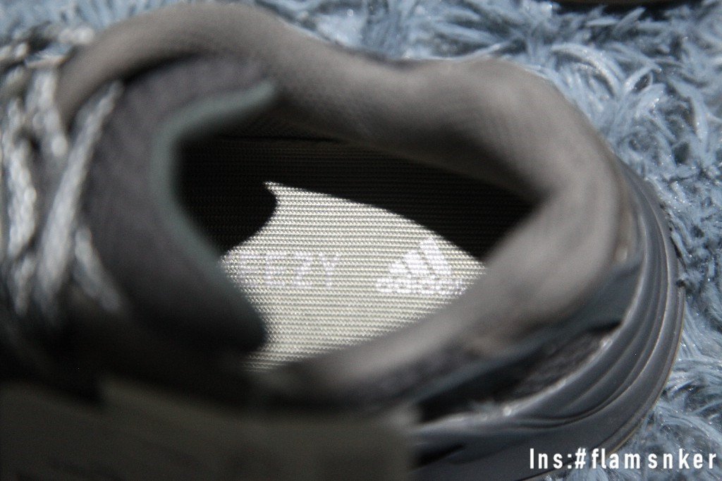 adidas Yeezy Boost 700 V2 Geode