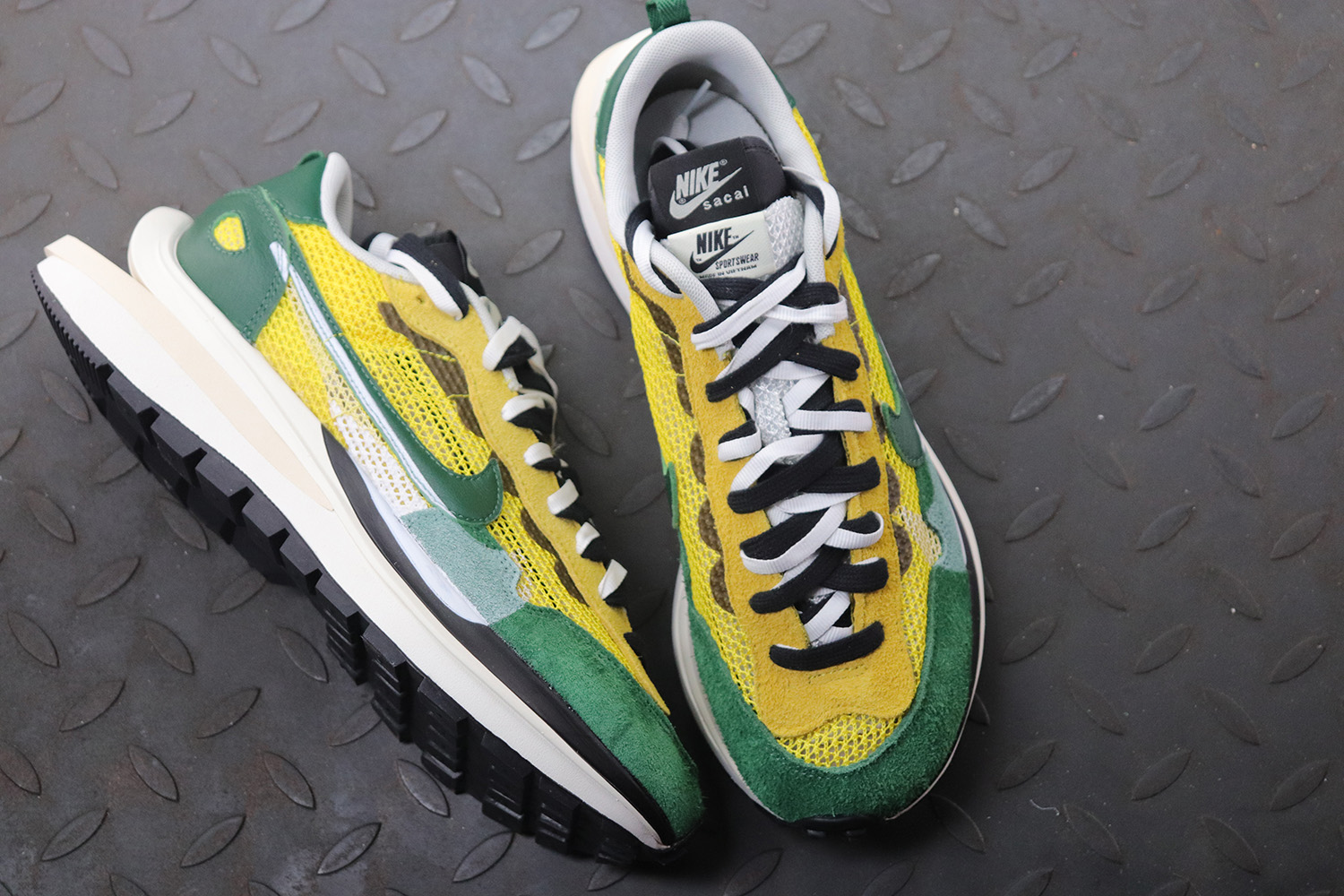 Nike Vaporwaffle sacai Tour Yellow Stadium Green