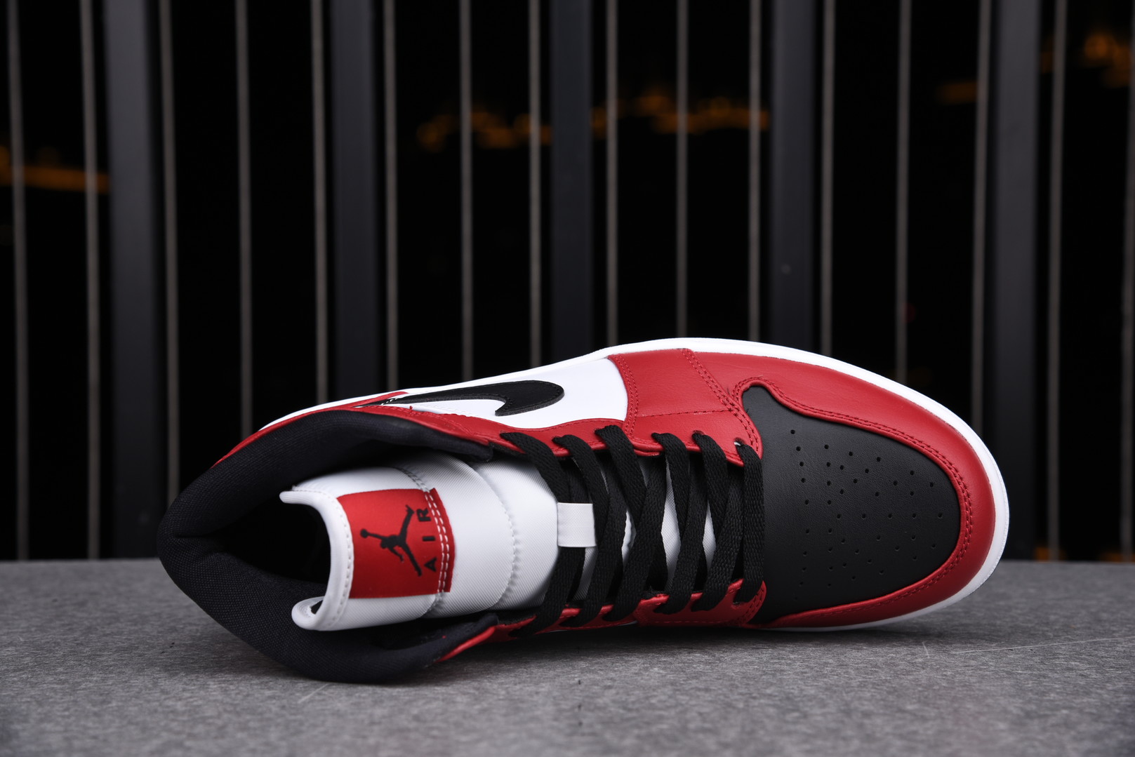 Jordan 1 Mid Chicago Toe