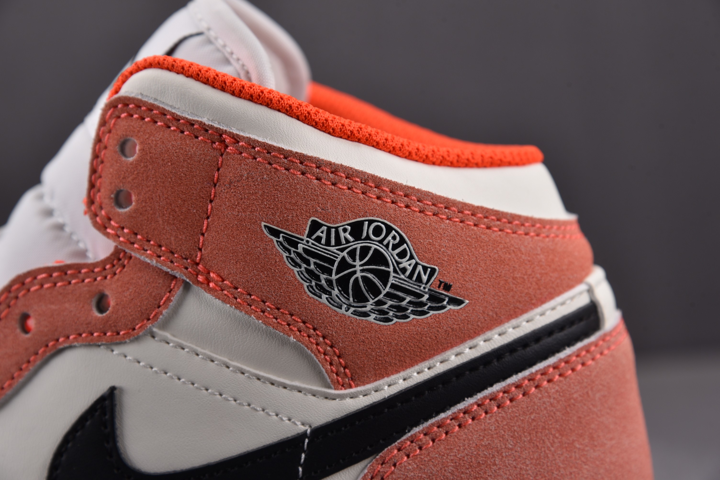 Jordan 1 Mid SE Orange Suede (GS)