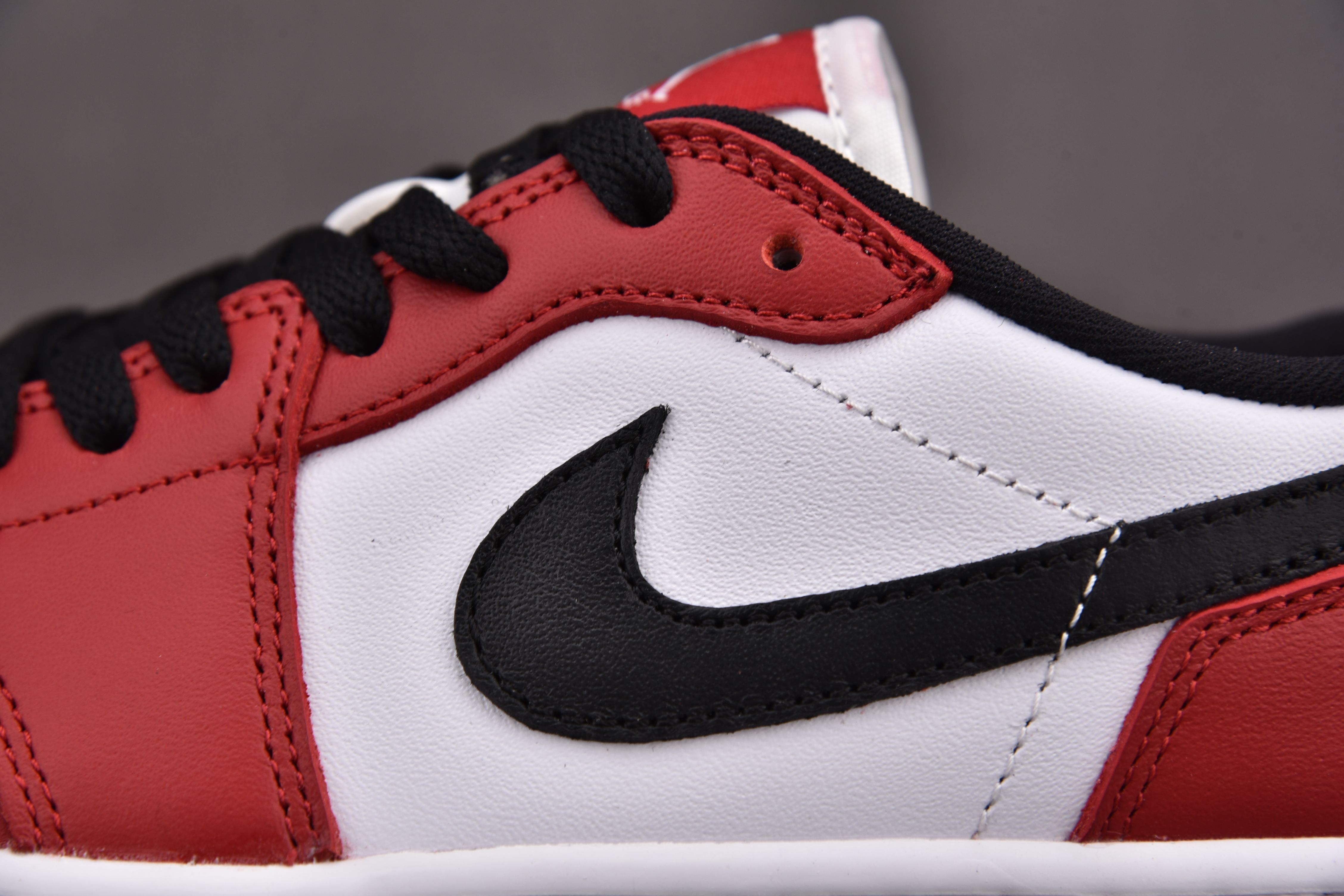 Jordan 1 Retro Low Golf Chicago