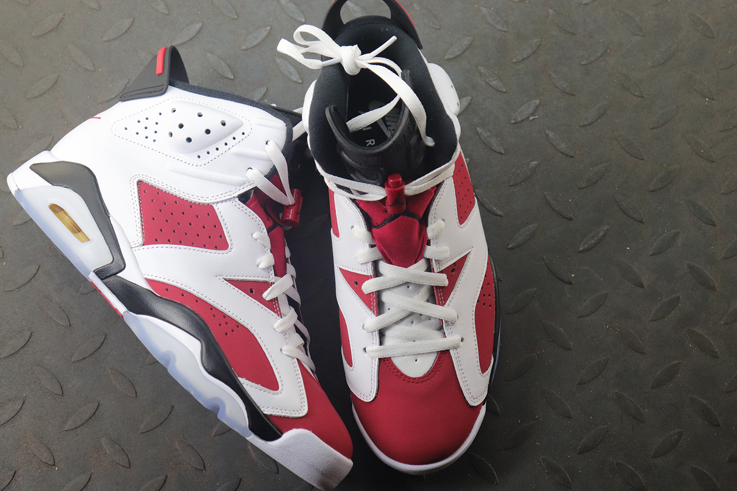 Jordan 6 Retro Carmine (2021)