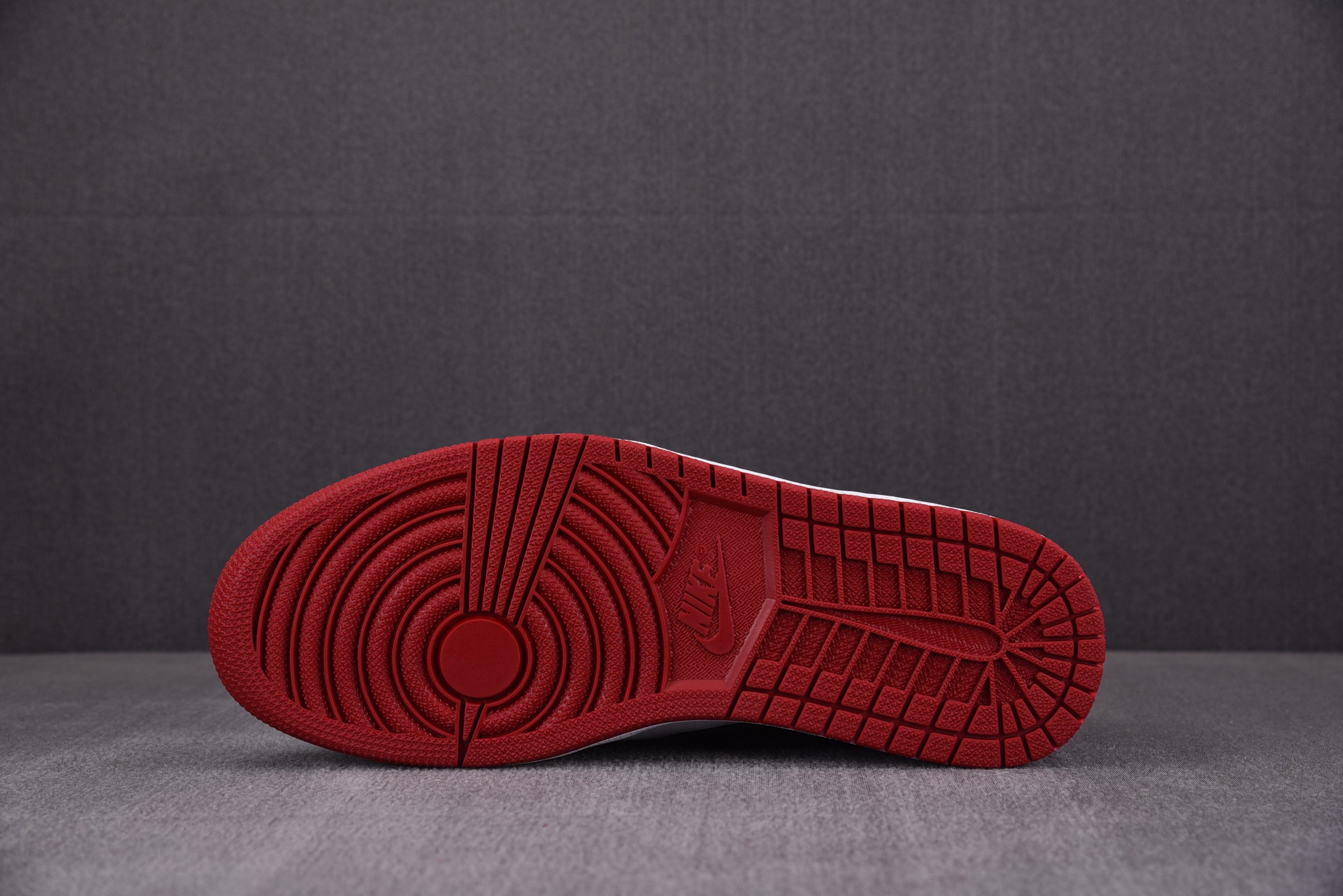 Jordan 1 Retro Low OG Black Toe