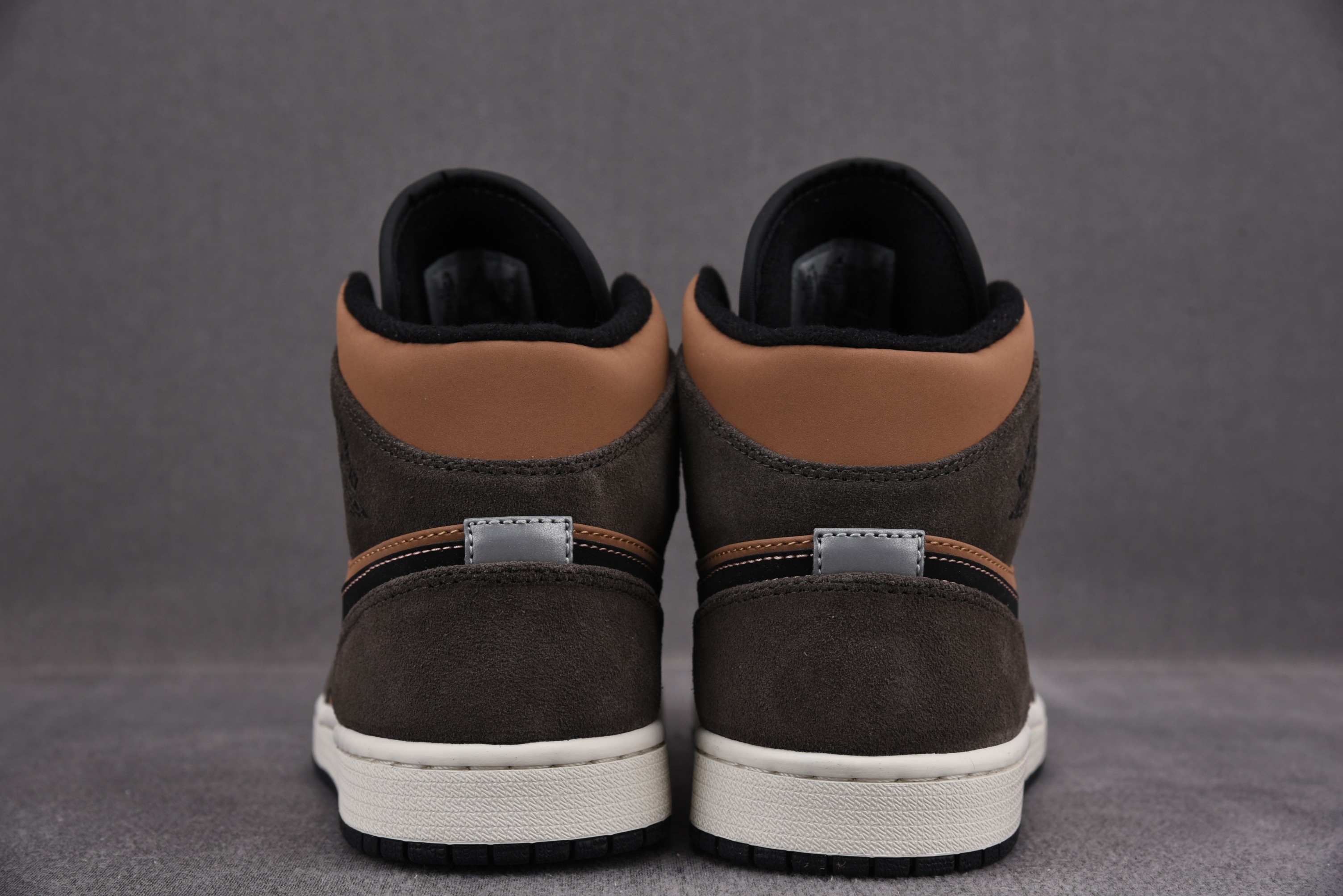 Jordan 1 Mid SE Dark Chocolate