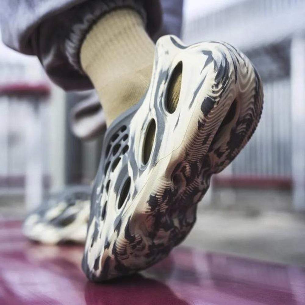 adidas Yeezy Foam RNNR MXT Moon Gray (One Size Smaller!!)