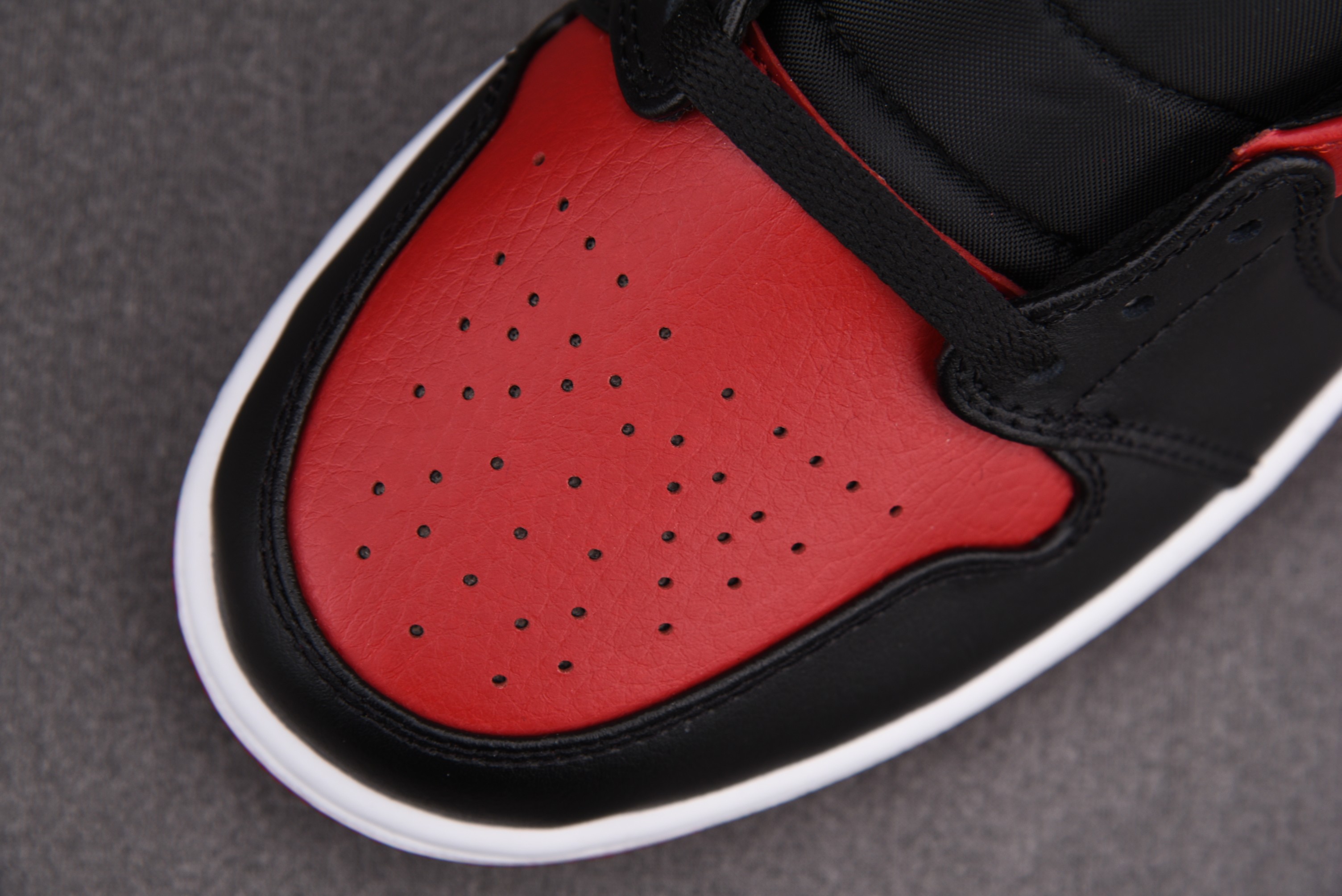 Jordan 1 Mid Banned (2020)