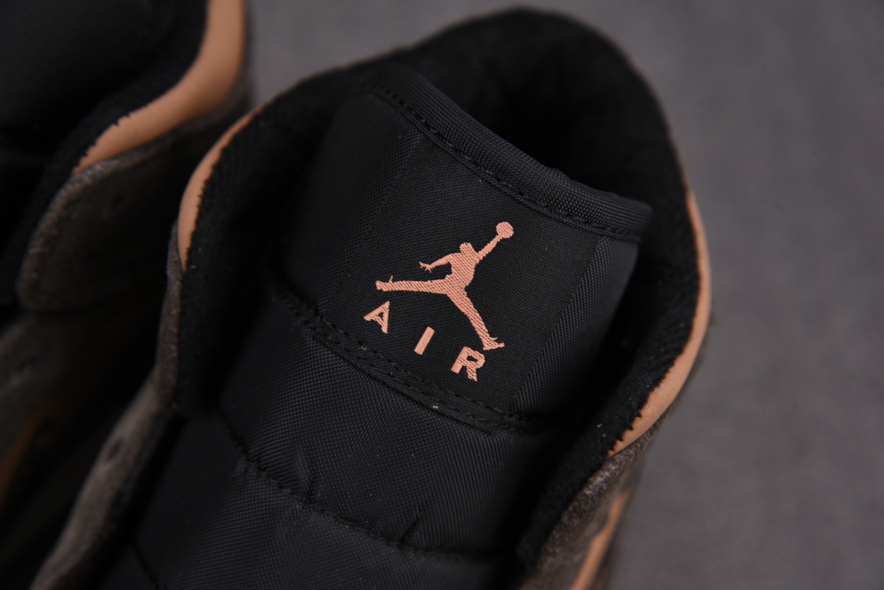 Jordan 1 Mid SE Dark Chocolate