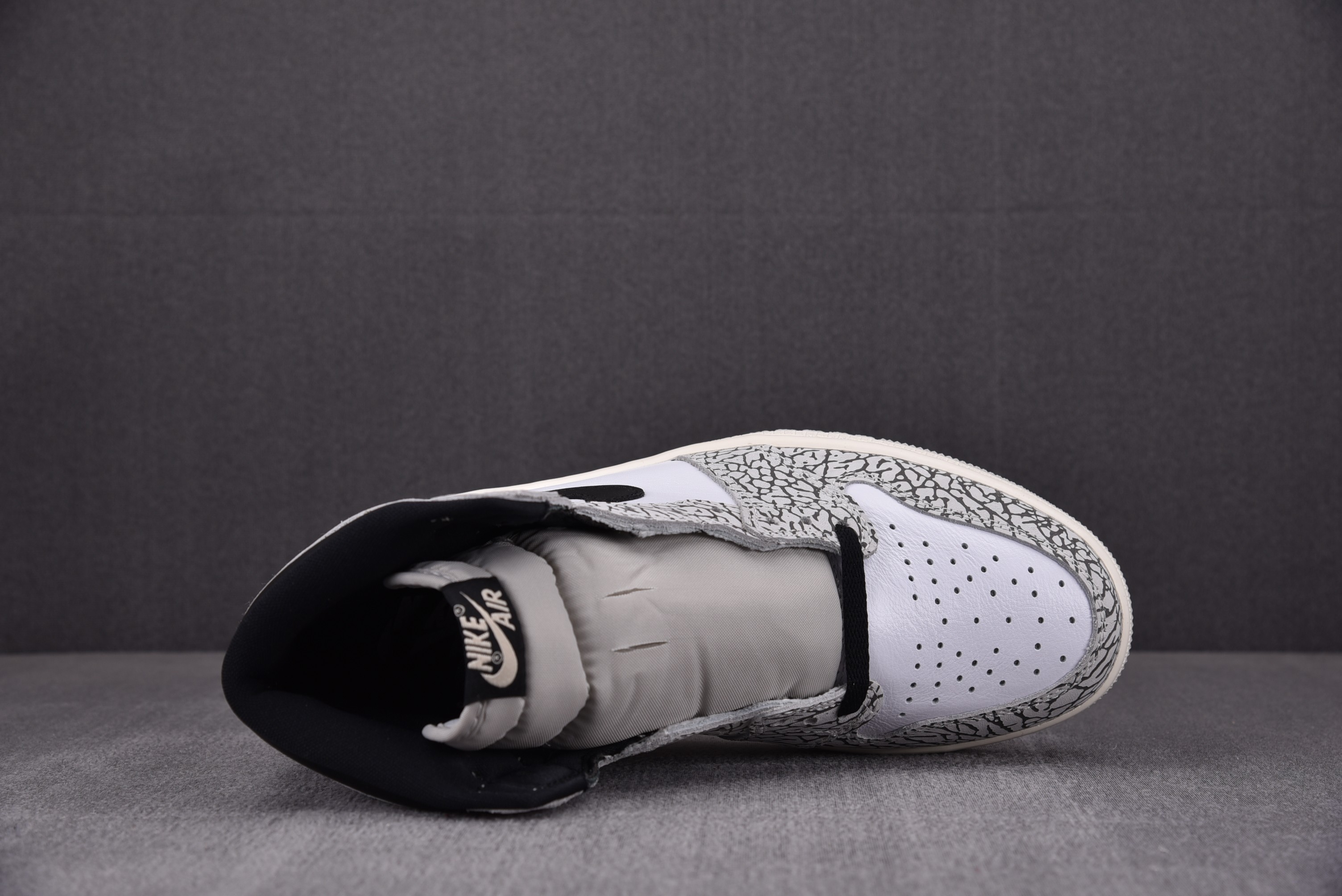 Jordan 1 Retro High OG White Cement