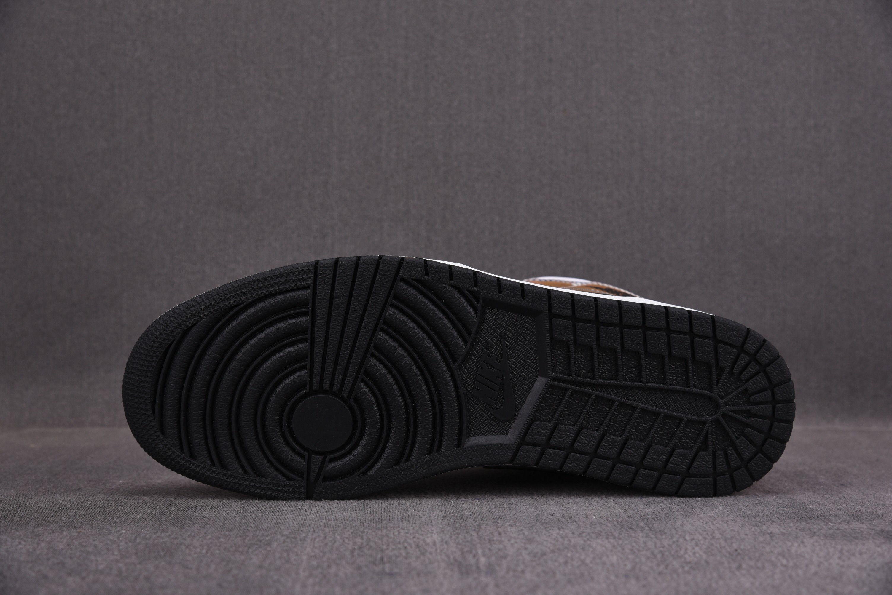 Jordan 1 Mid Heat Reactive