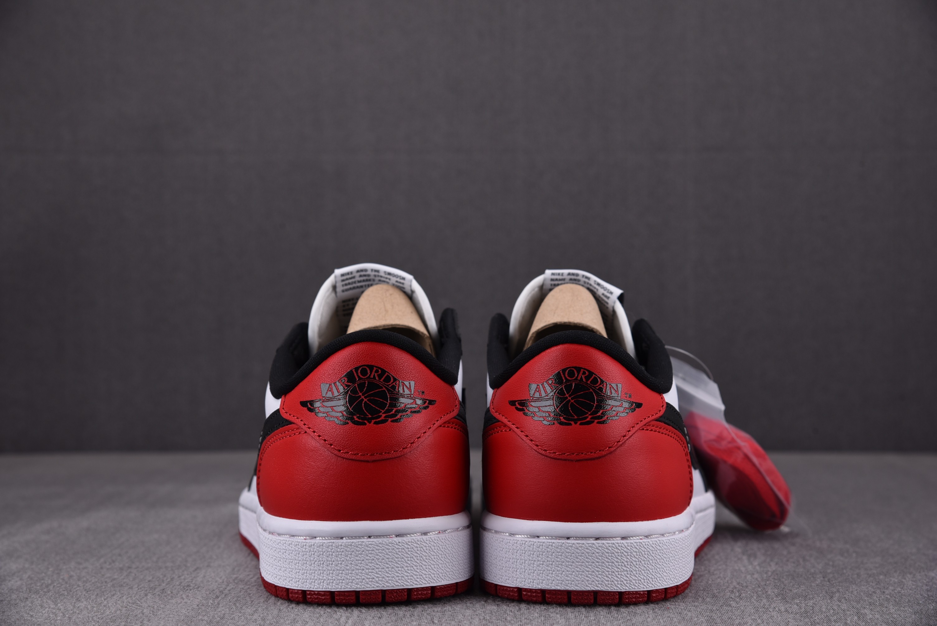 Jordan 1 Retro Low OG Black Toe