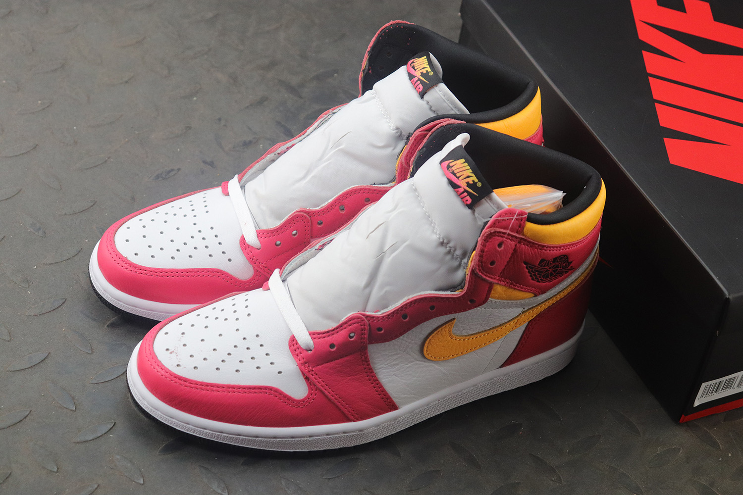 Jordan 1 Retro High OG Light Fusion Red