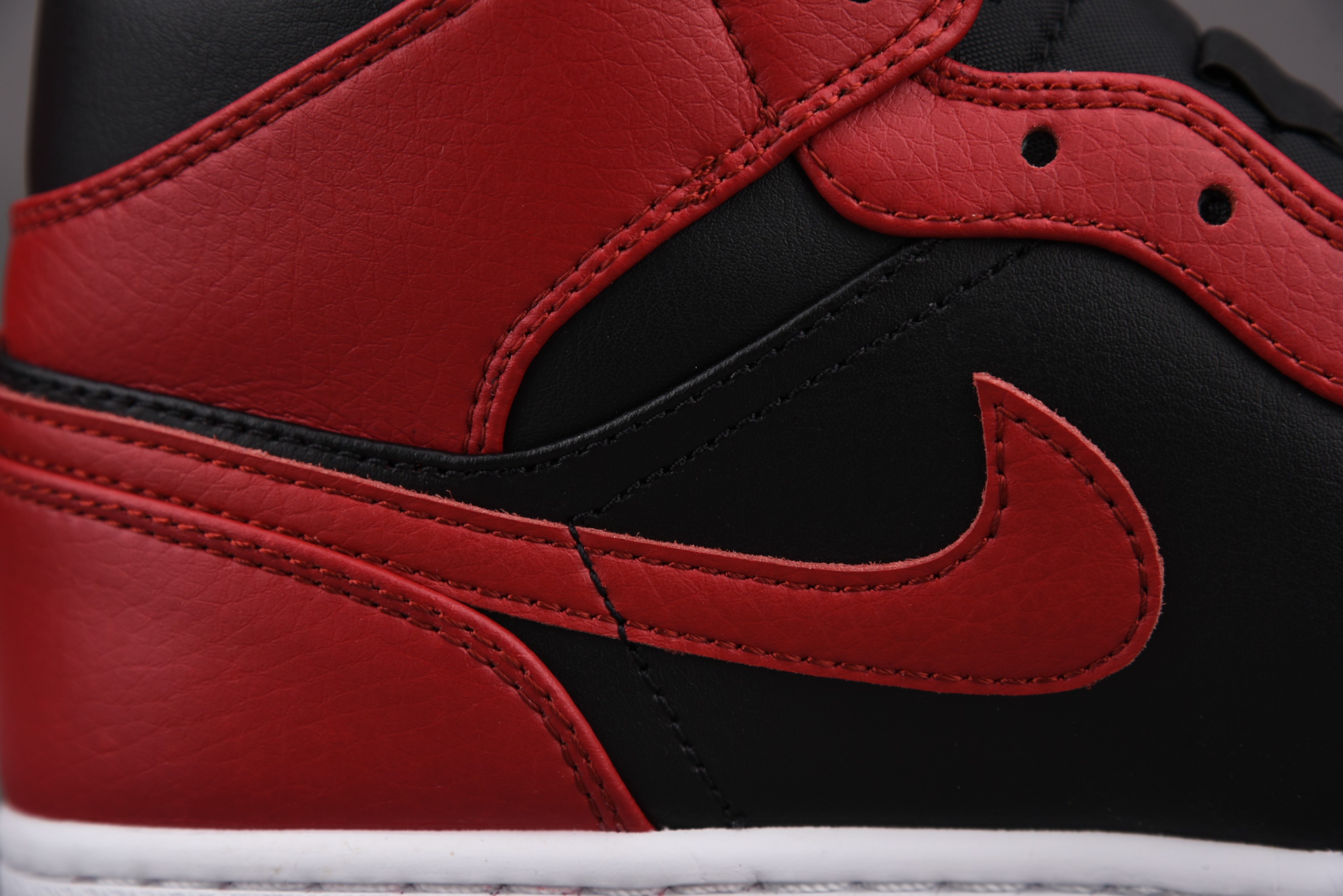 Jordan 1 Mid Banned (2020)