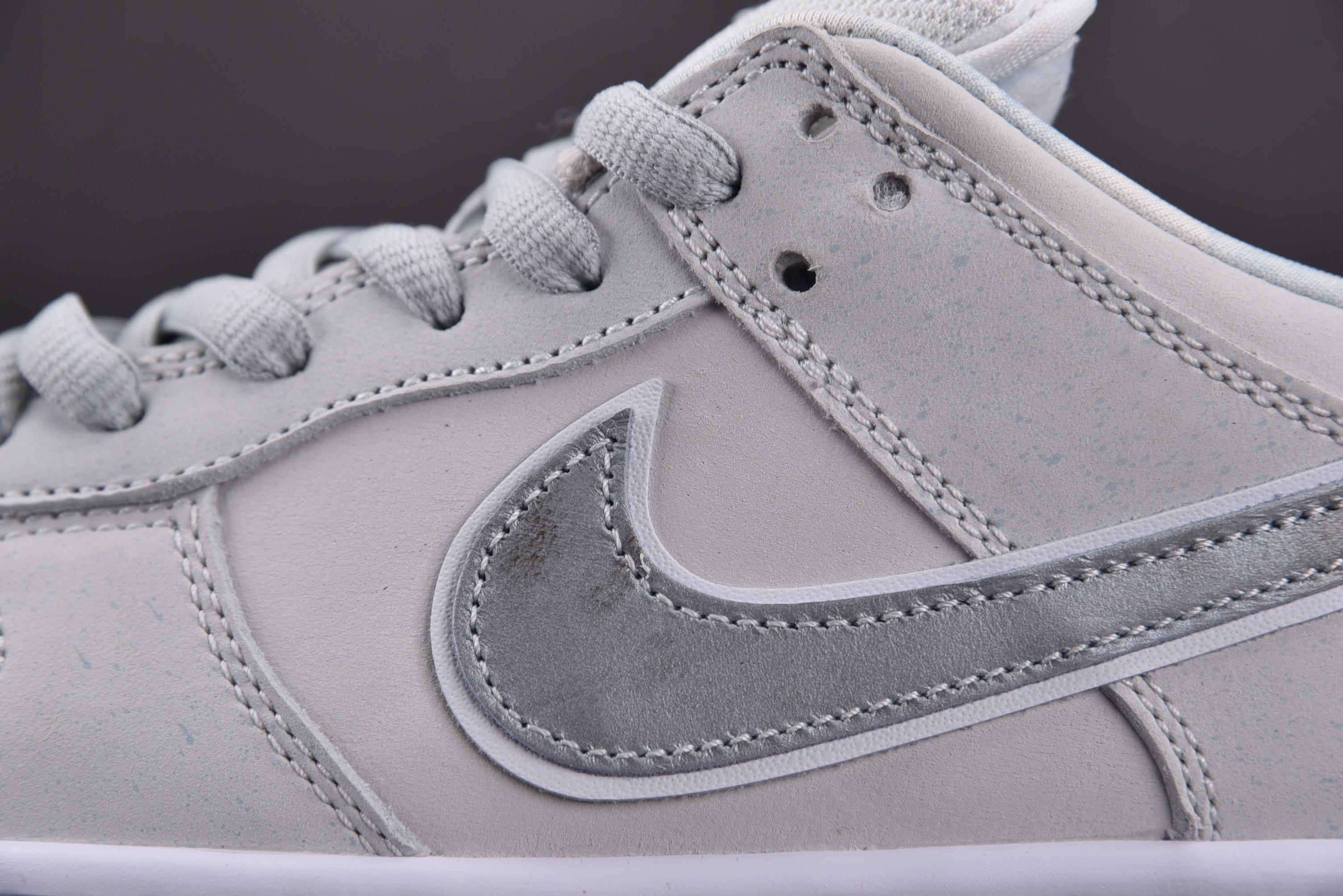 Nike SB Dunk Low White Lobster (Friends and Family)(Black Ruber Ring)