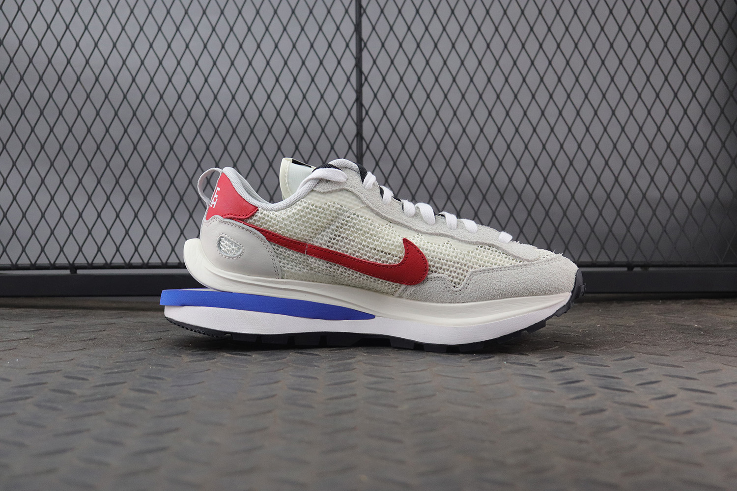 Nike VaporWaffle Sacai Sport Fuchsia