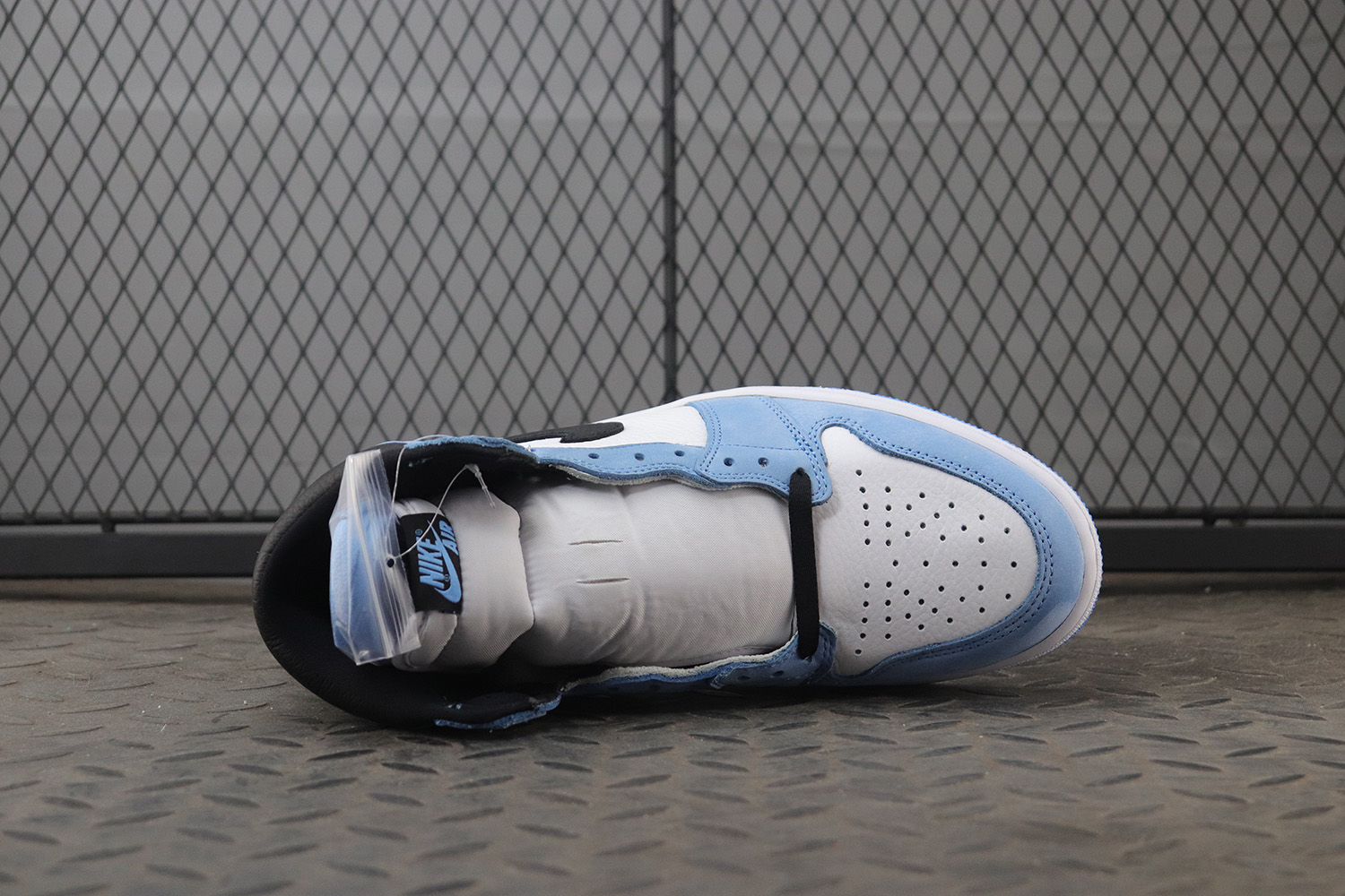 Jordan 1 Retro High White University Blue Black