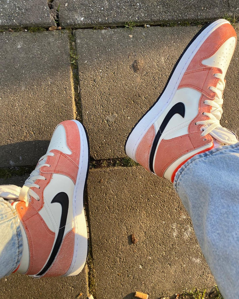 Jordan 1 Mid SE Orange Suede (GS)