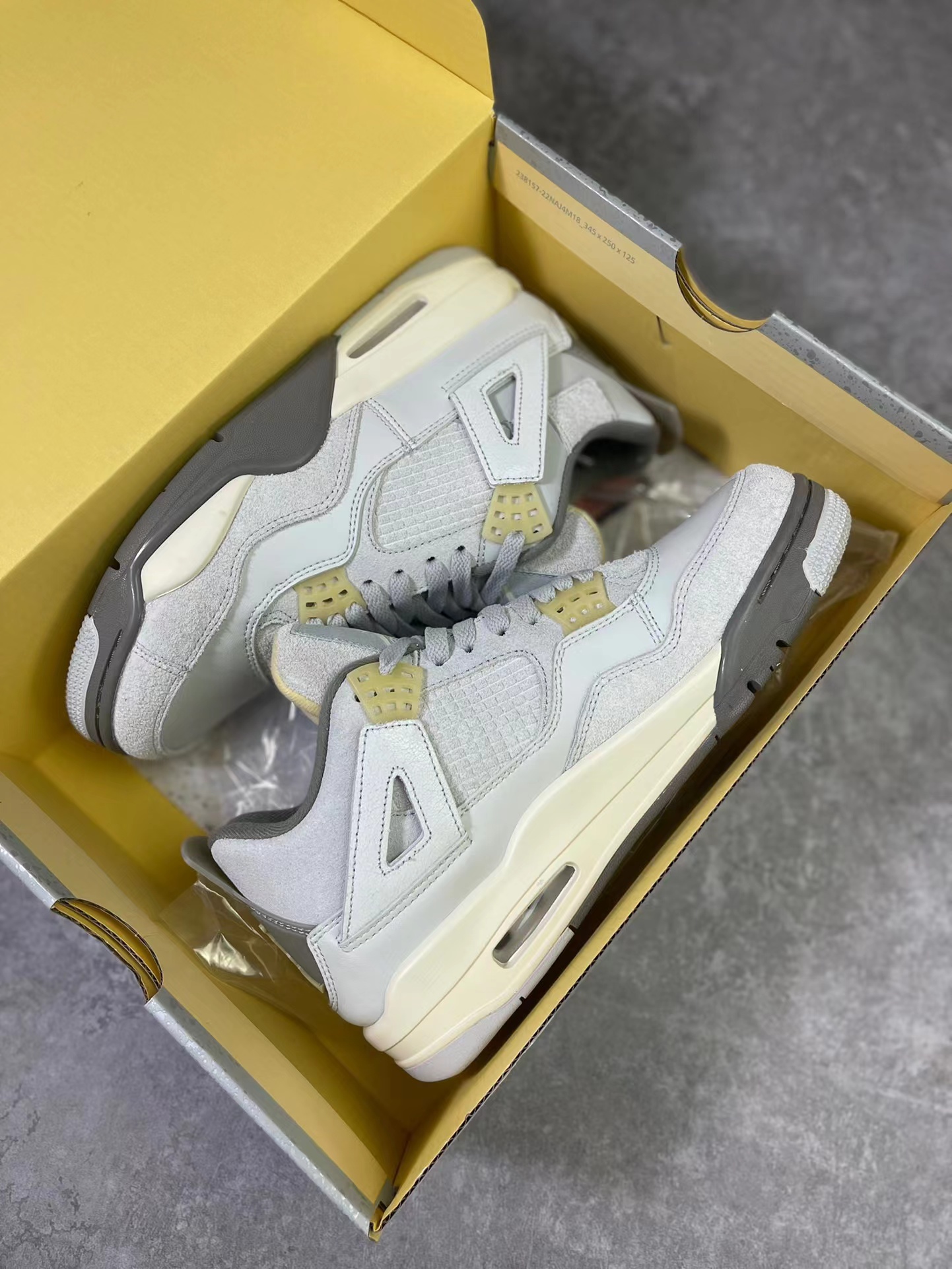 Jordan 4 Retro SE Craft Photon Dust