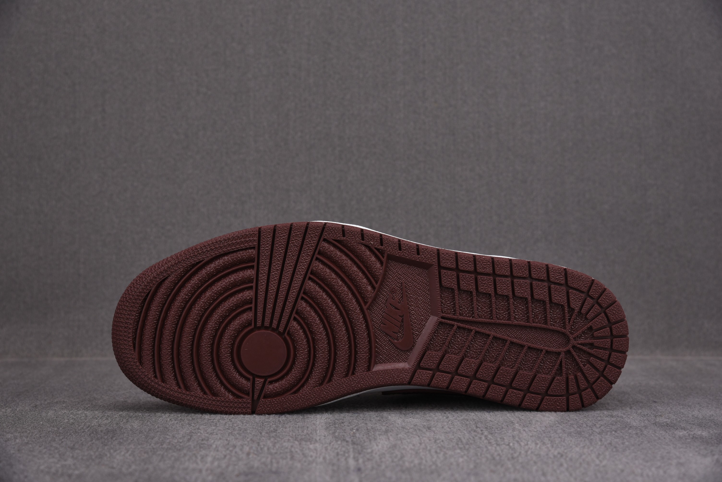 Jordan 1 Low Team Red (Women Size!!)