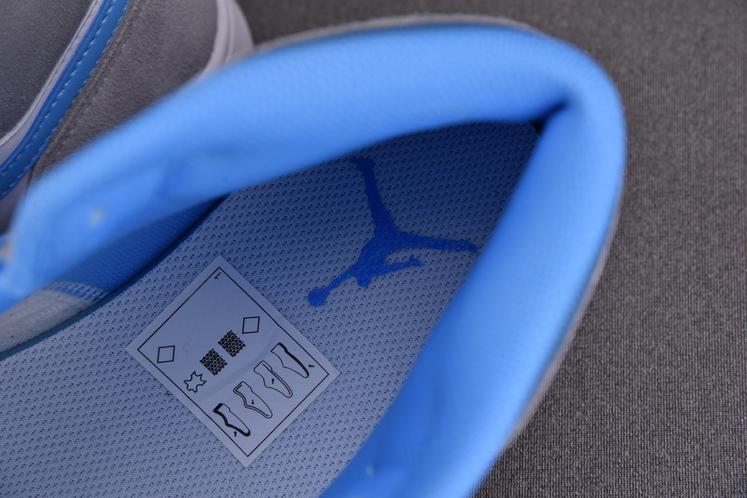 Jordan 1 Mid University Blue Grey