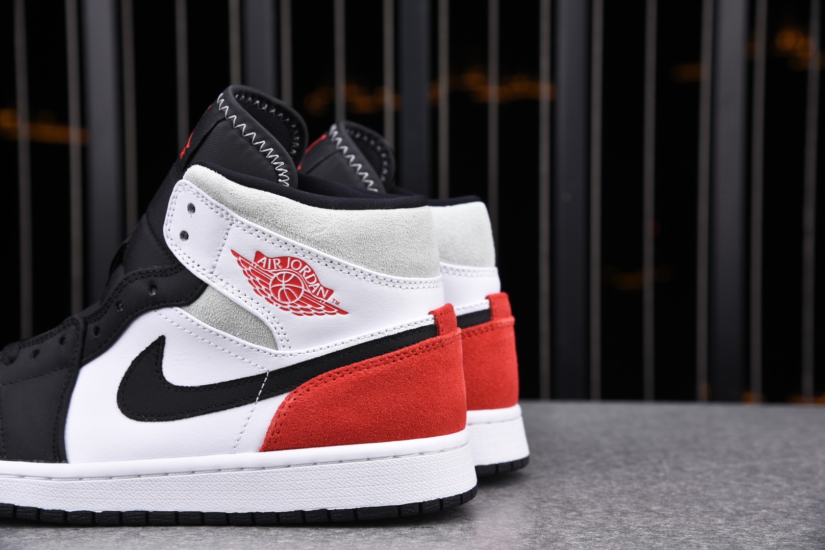 Jordan 1 Mid SE Union Black Toe