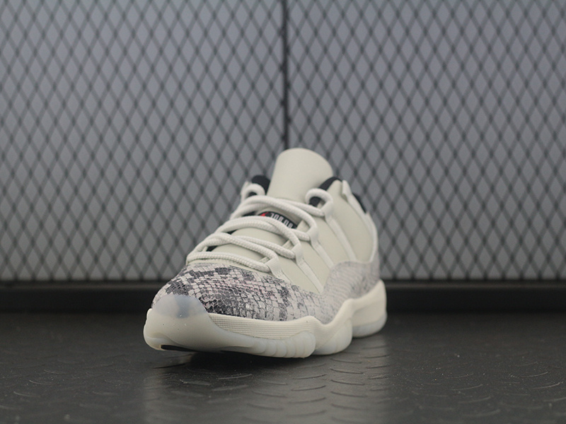 Air Jordan 11 Low SE Snakeskin Light Bone
