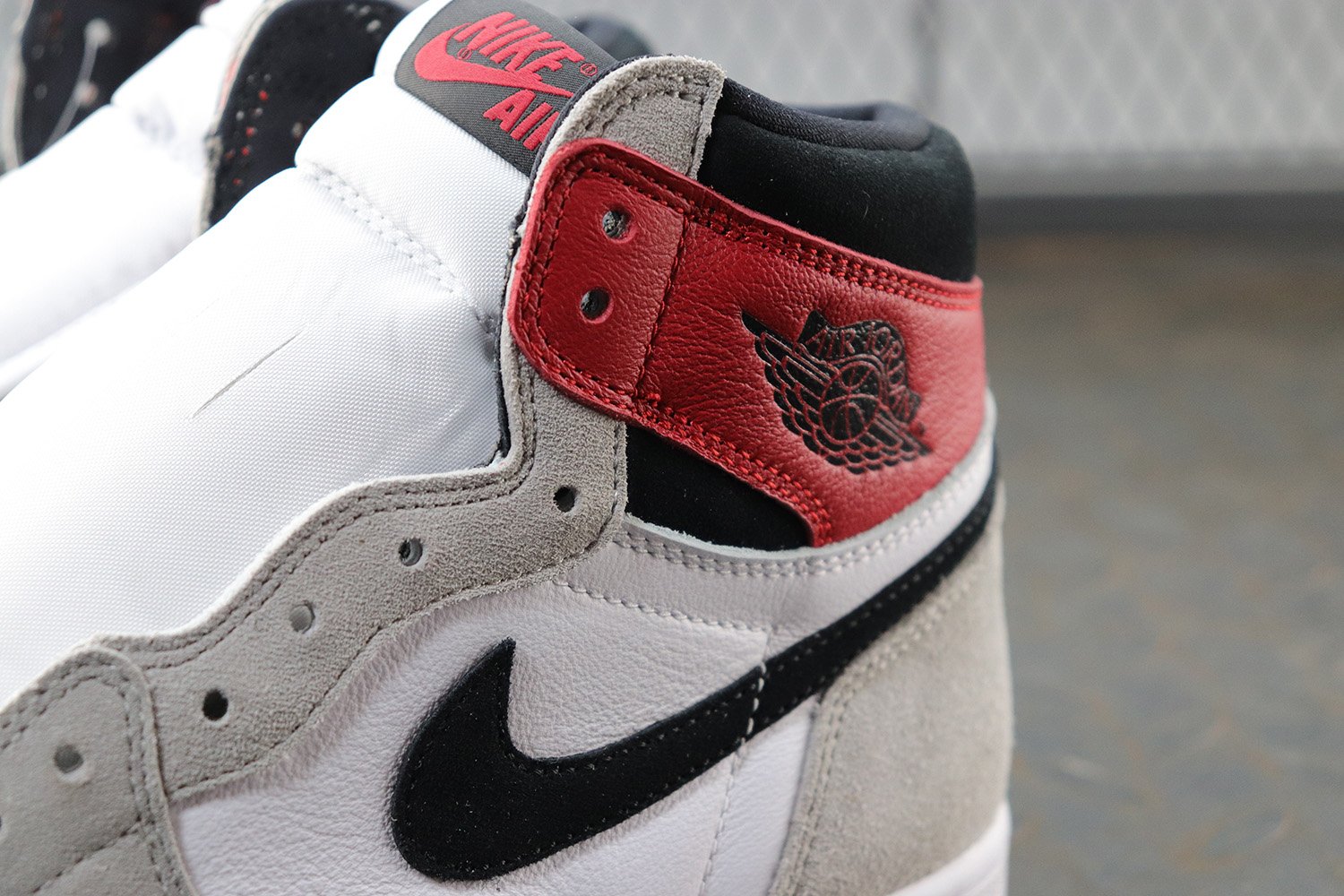 Jordan 1 Retro High Light Smoke Grey