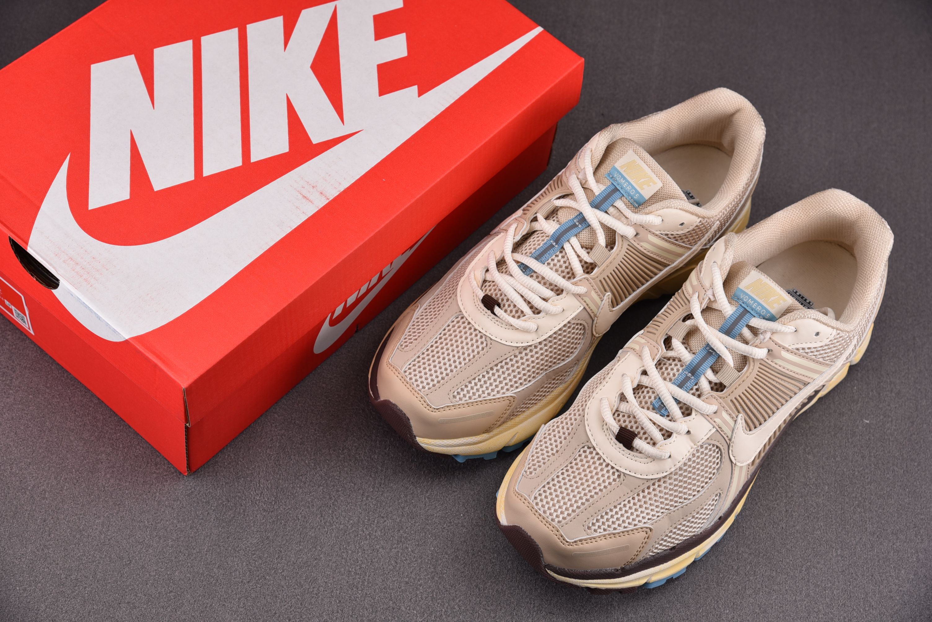 Nike Zoom Vomero 5 Oatmeal