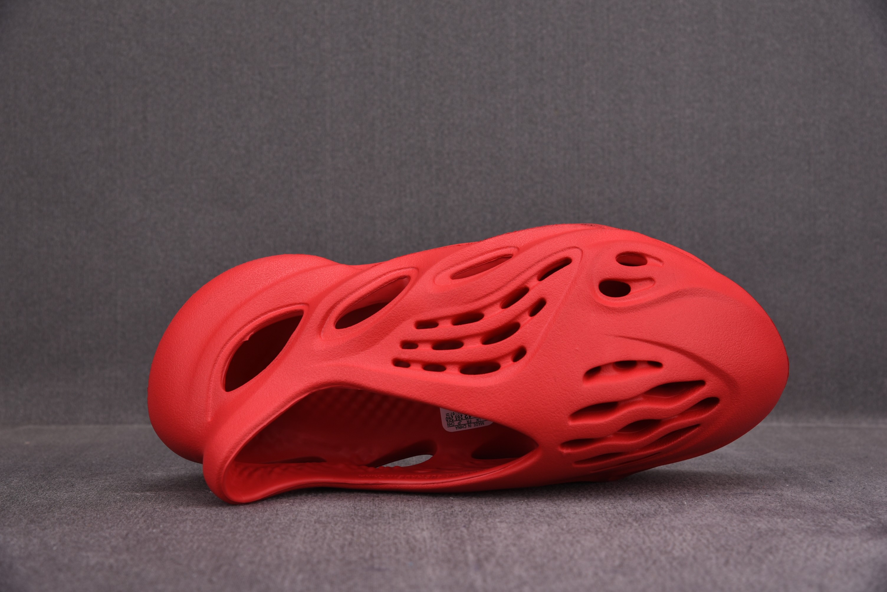 adidas Yeezy Foam RNNR Vermillion (One Size Smaller!!)