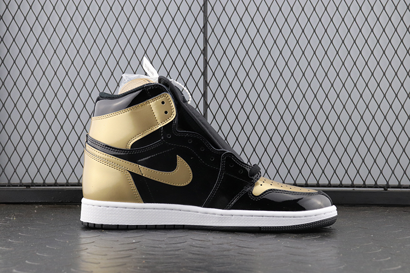 Air Jordan 1 Retro High gold toe