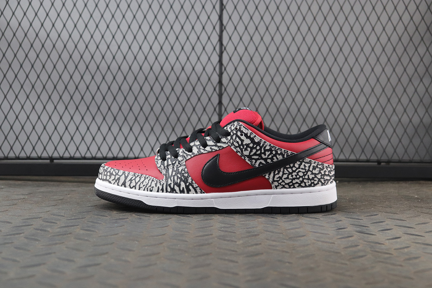 Nike Dunk SB Low Supreme Red Cement