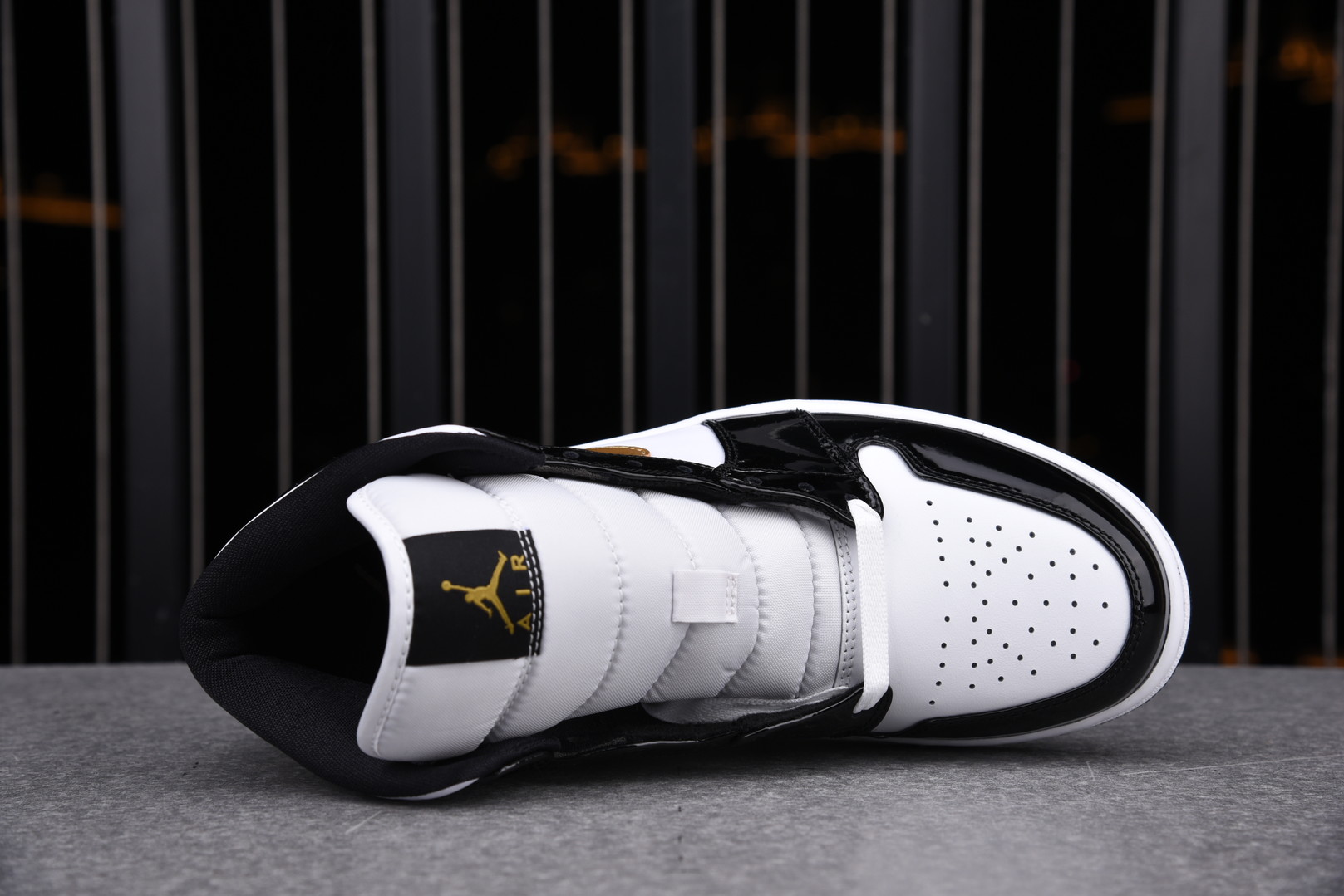 Jordan 1 Mid Patent Black White Gold