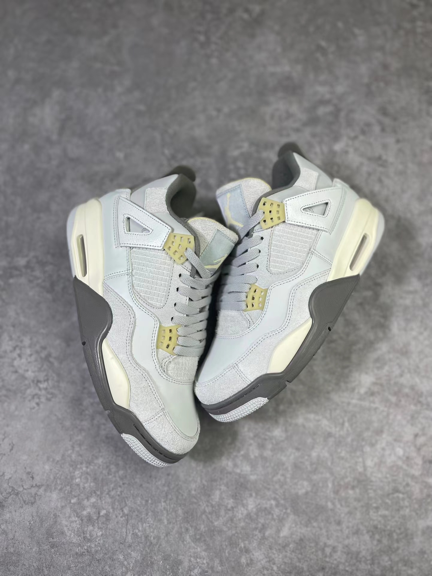 Jordan 4 Retro SE Craft Photon Dust