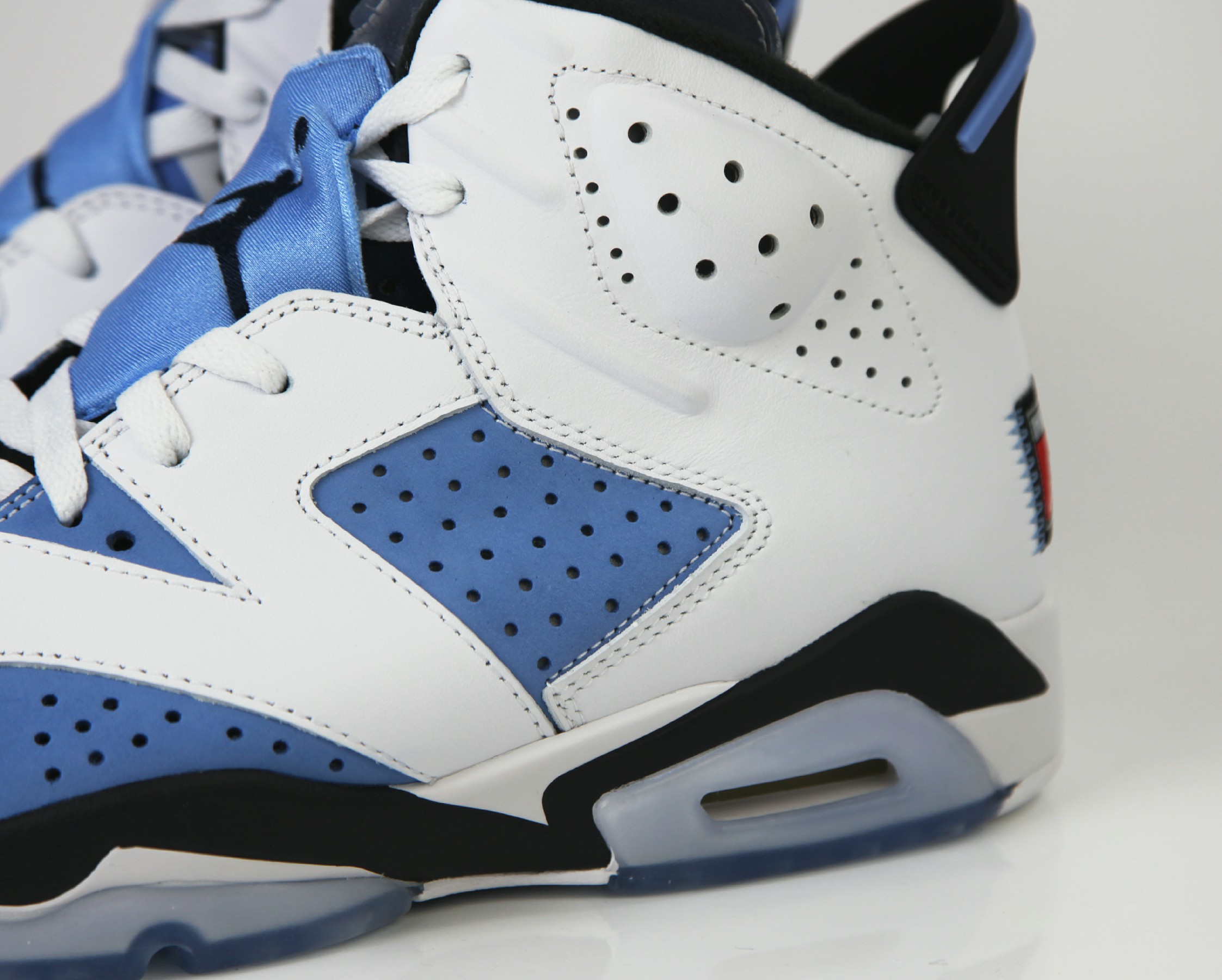 Jordan 6 UNC