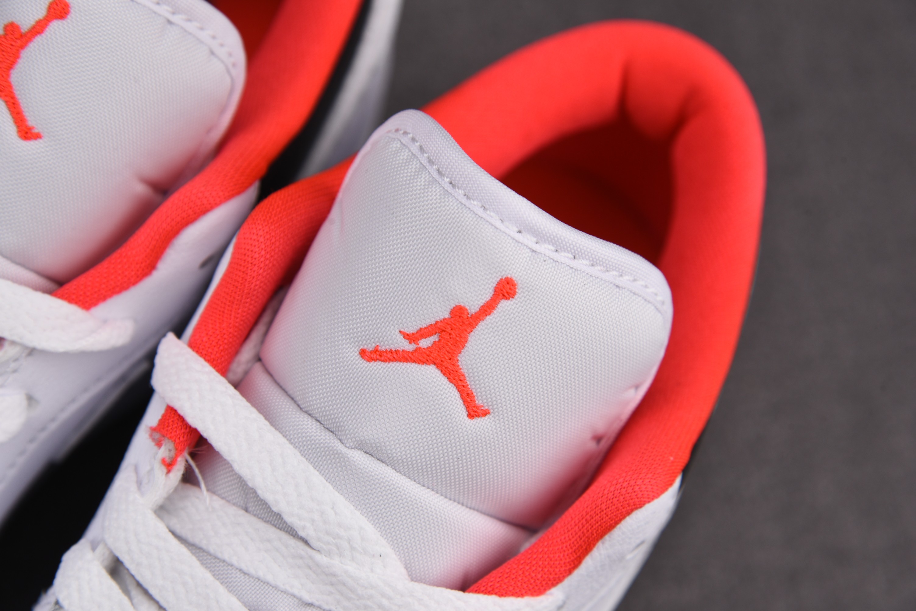 Jordan 1 Low White Black Infrared / Chicago Home