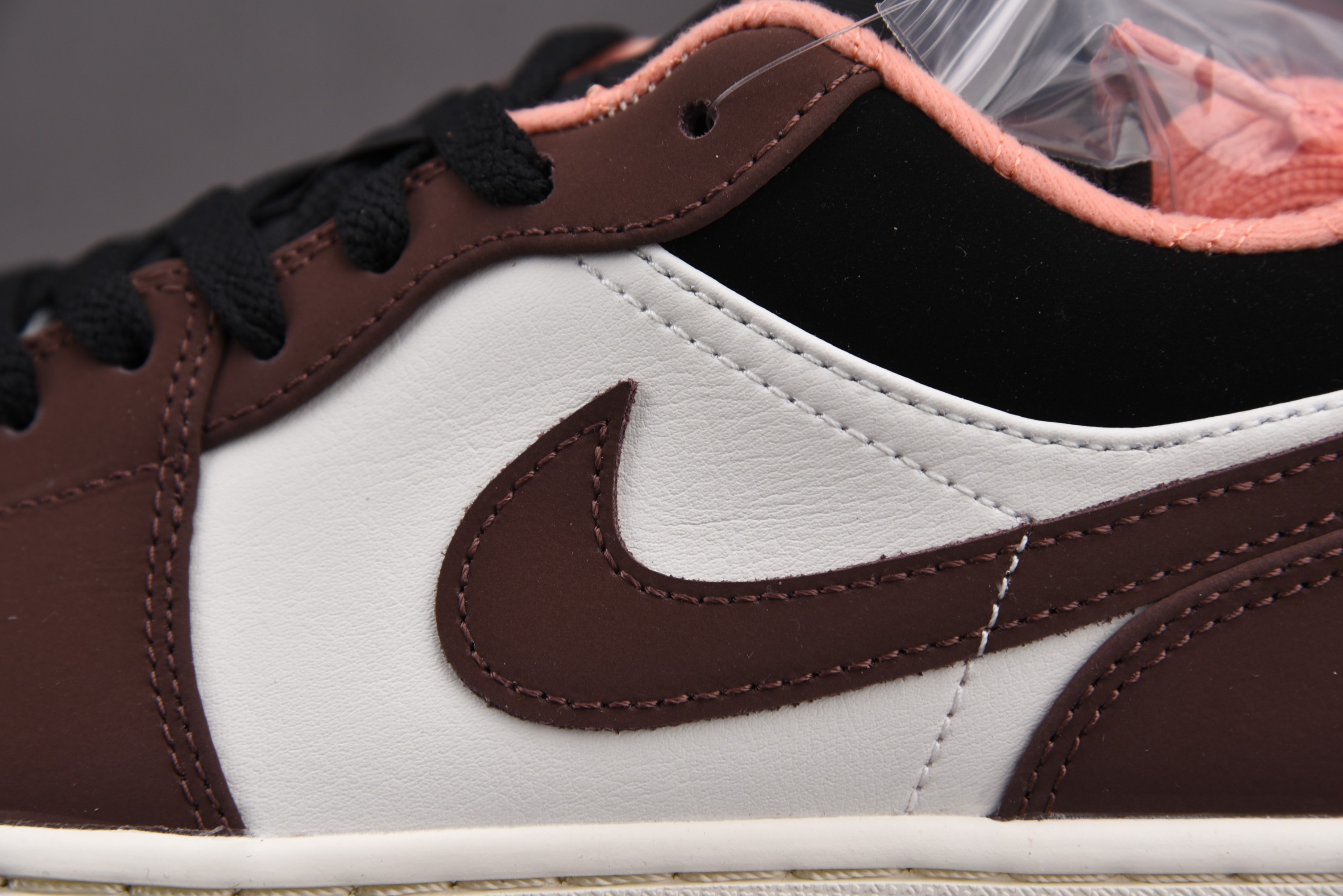 Jordan 1 Low Mocha