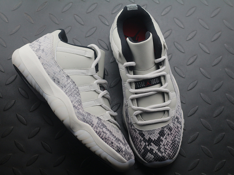 Air Jordan 11 Low SE Snakeskin Light Bone