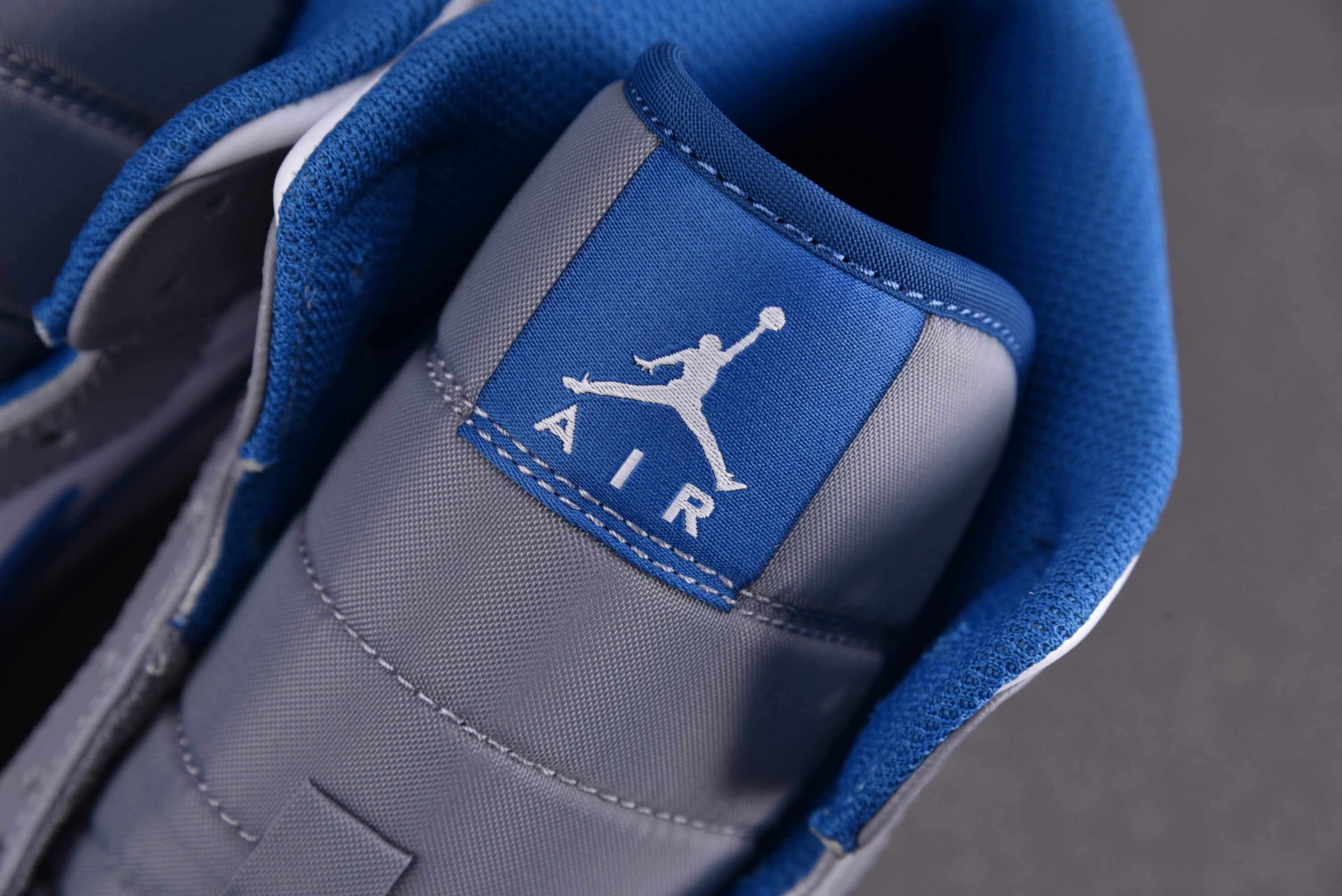 Jordan 1 Mid True Blue